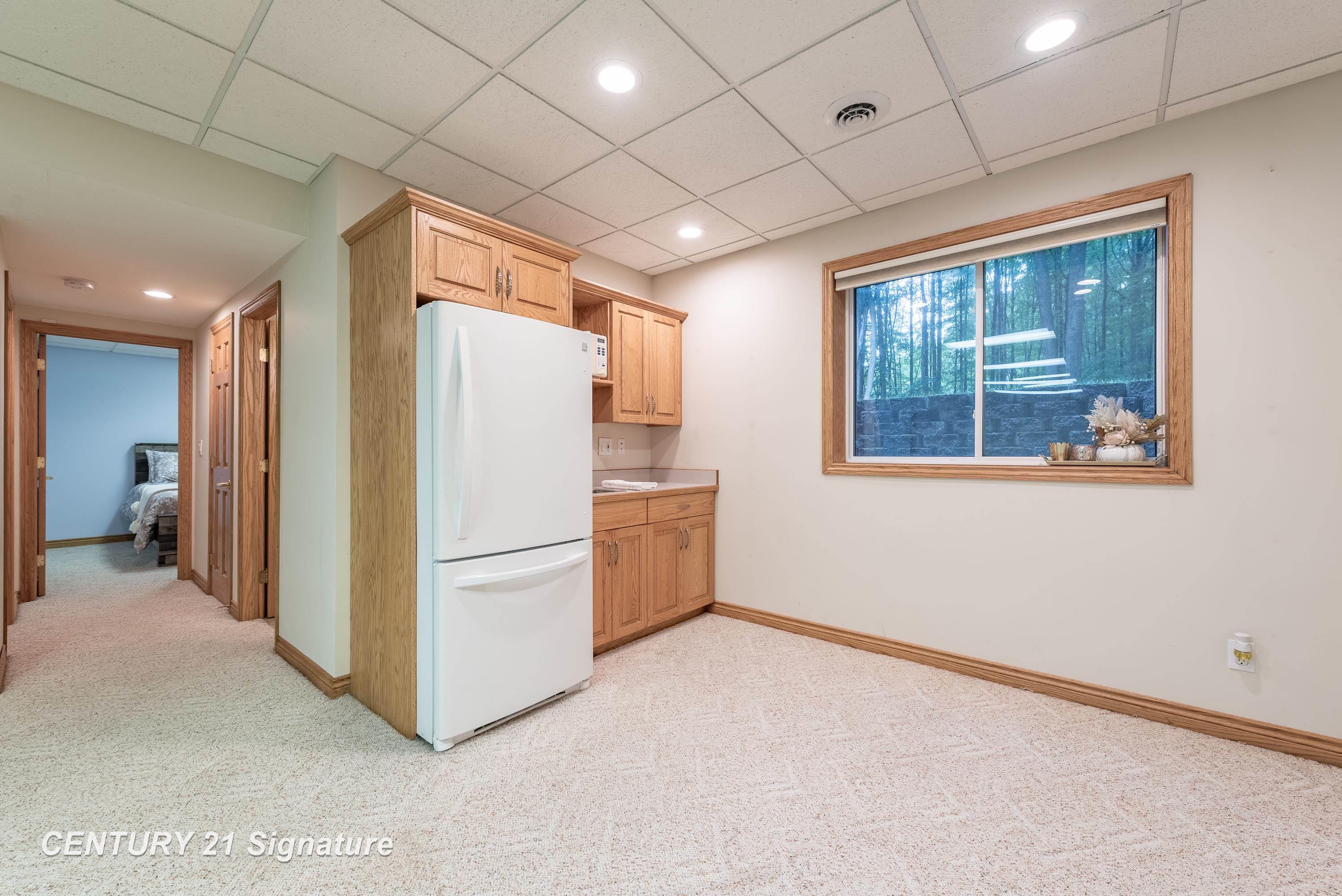 Midland, Michigan, 48642, United States, 4 Bedrooms Bedrooms, ,4 BathroomsBathrooms,Residential,For Sale,1981161