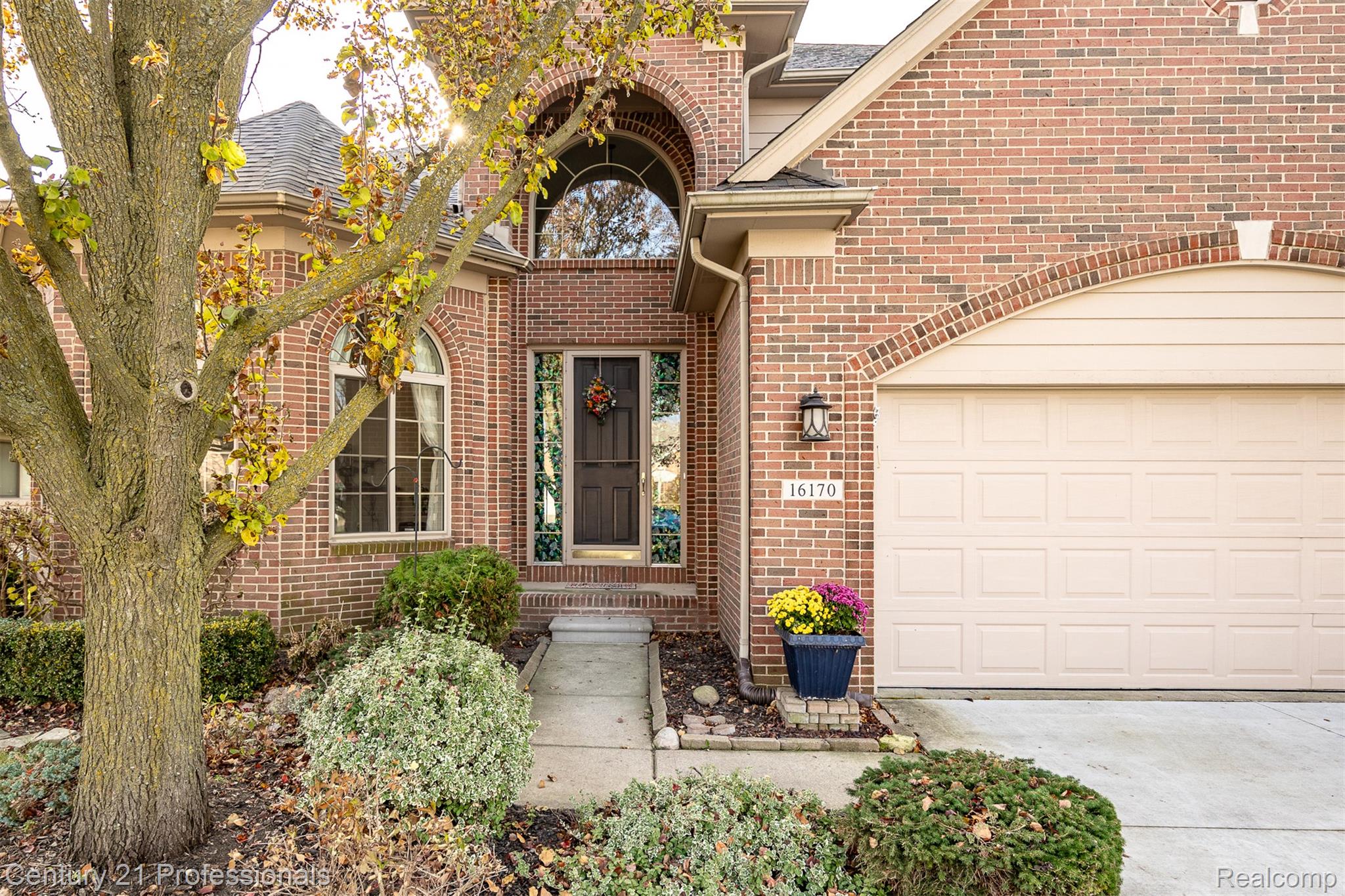 Macomb, Michigan, 48044, United States, 4 Bedrooms Bedrooms, ,3 BathroomsBathrooms,Residential,For Sale,1997727