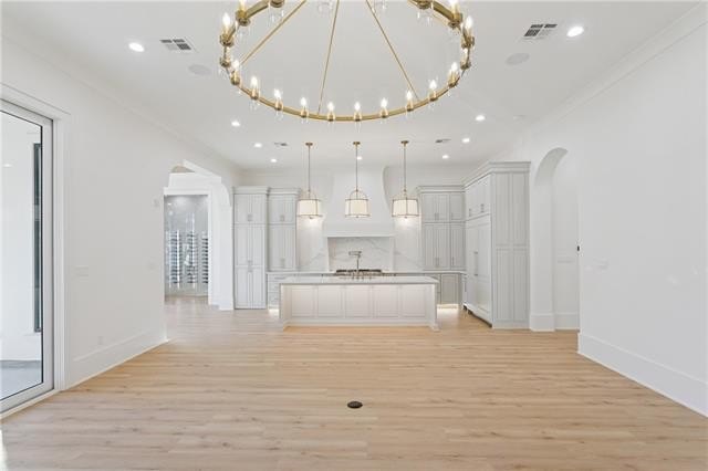 Metairie, Louisiana, 70005, United States, 6 Bedrooms Bedrooms, ,5 BathroomsBathrooms,Residential,For Sale,2010841