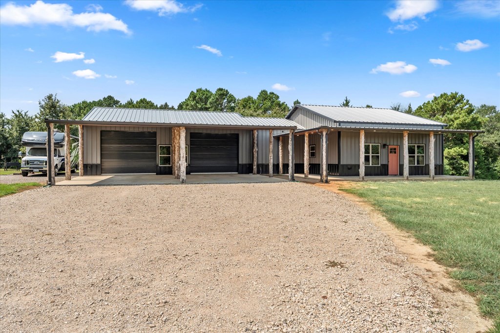 Rusk, Texas, 75785, United States, 1 Bedroom Bedrooms, ,3 BathroomsBathrooms,Residential,For Sale,1918158