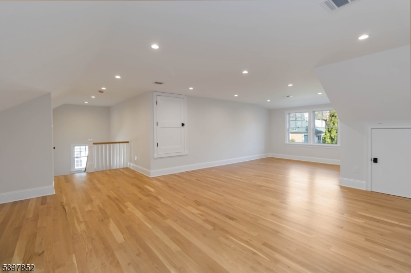 Chatham Twp., New Jersey, 07928, United States, 7 Bedrooms Bedrooms, ,8 BathroomsBathrooms,Residential,For Sale,1995947