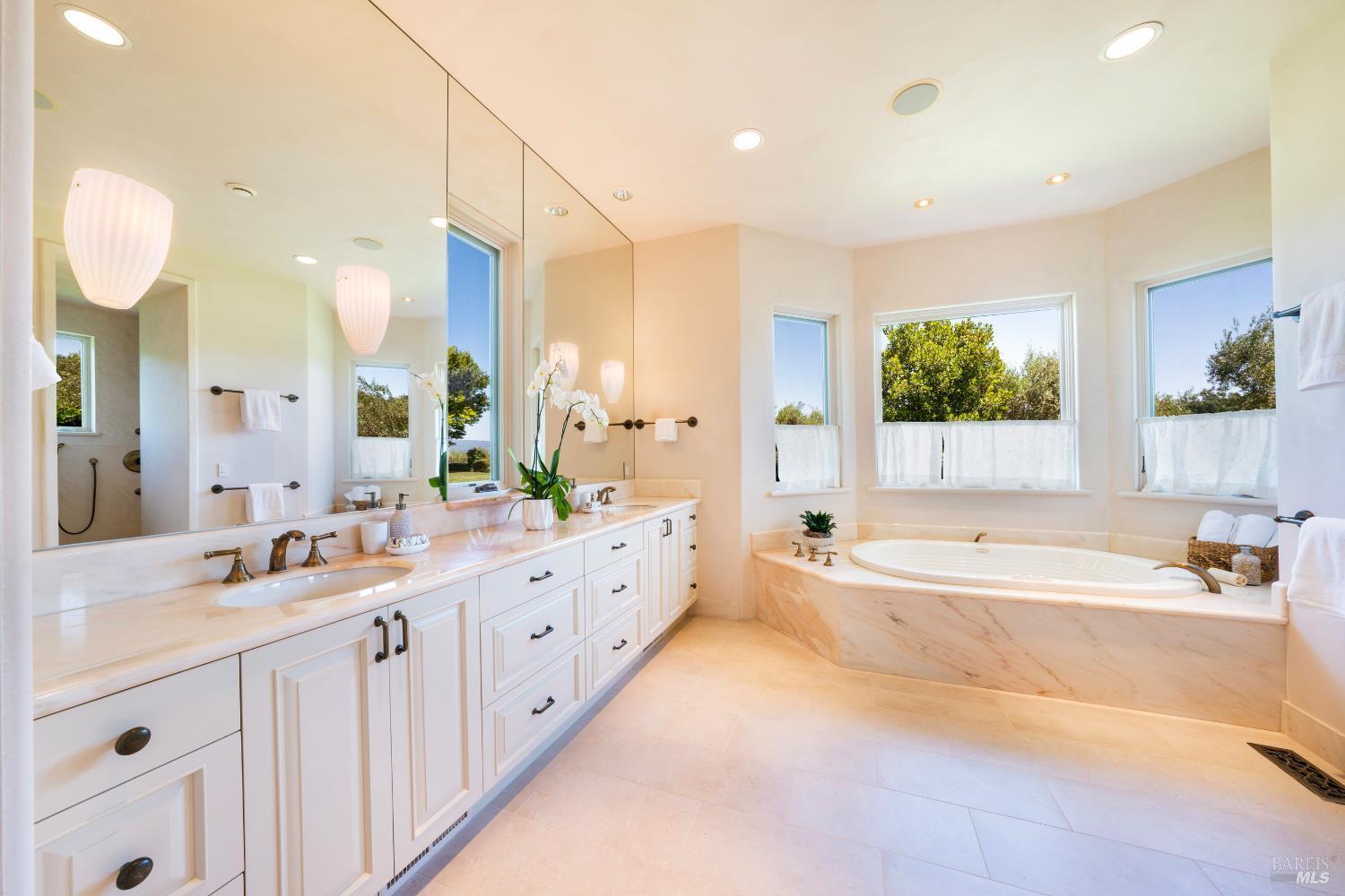 Napa, California, 94558, United States, 5 Bedrooms Bedrooms, ,8 BathroomsBathrooms,Residential,For Sale,1862462