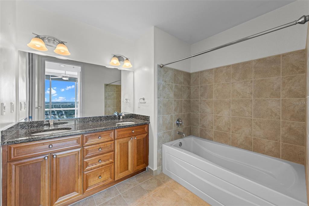 Orlando, Florida, 32801, United States, 2 Bedrooms Bedrooms, ,2 BathroomsBathrooms,Residential,For Sale,1794068