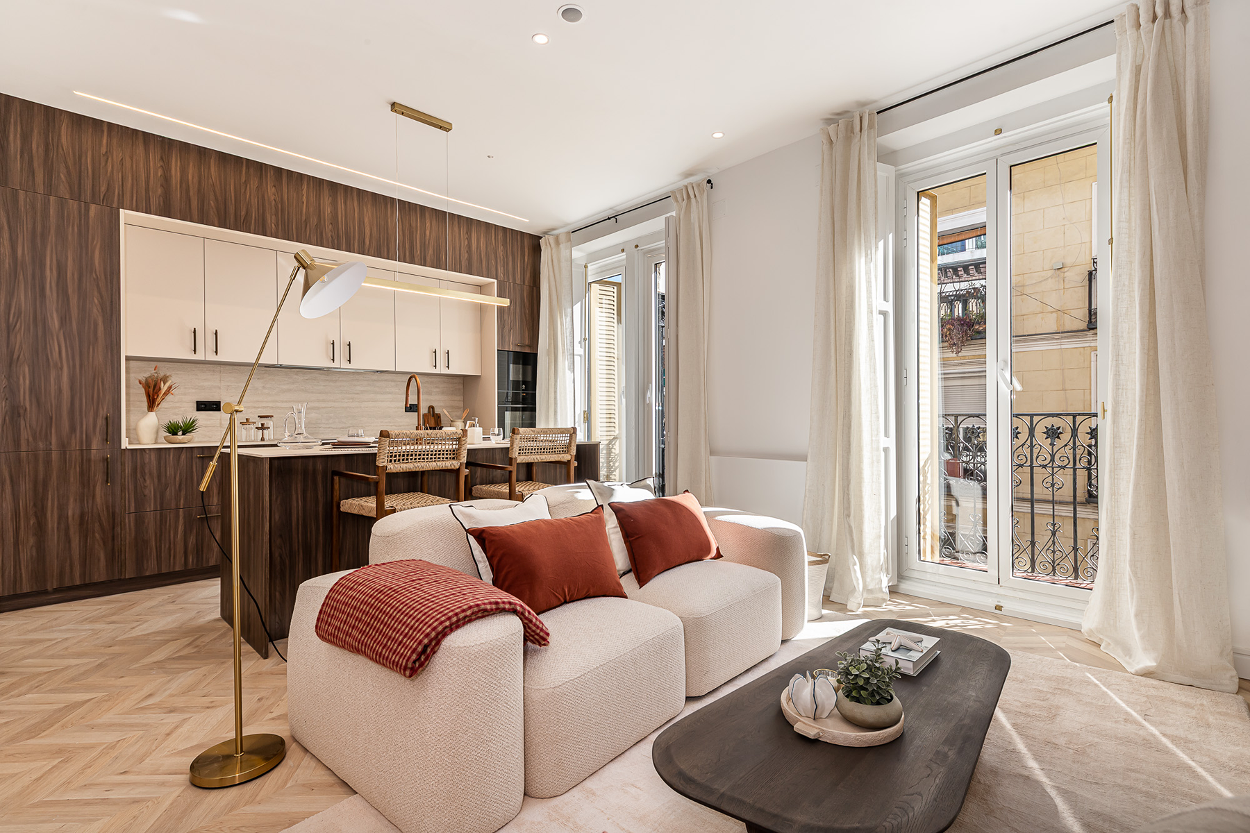  3-bedroom flat with 2 exterior balconies and parking in Justicia, Madrid - 物件實景