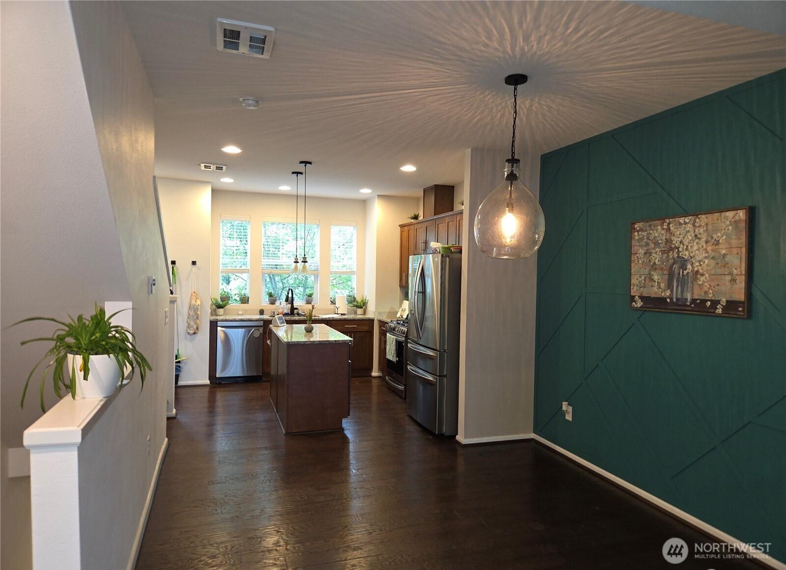 EVERETT, Washington, 98208, United States, 2 Bedrooms Bedrooms, ,3 BathroomsBathrooms,Residential,For Sale,1948588