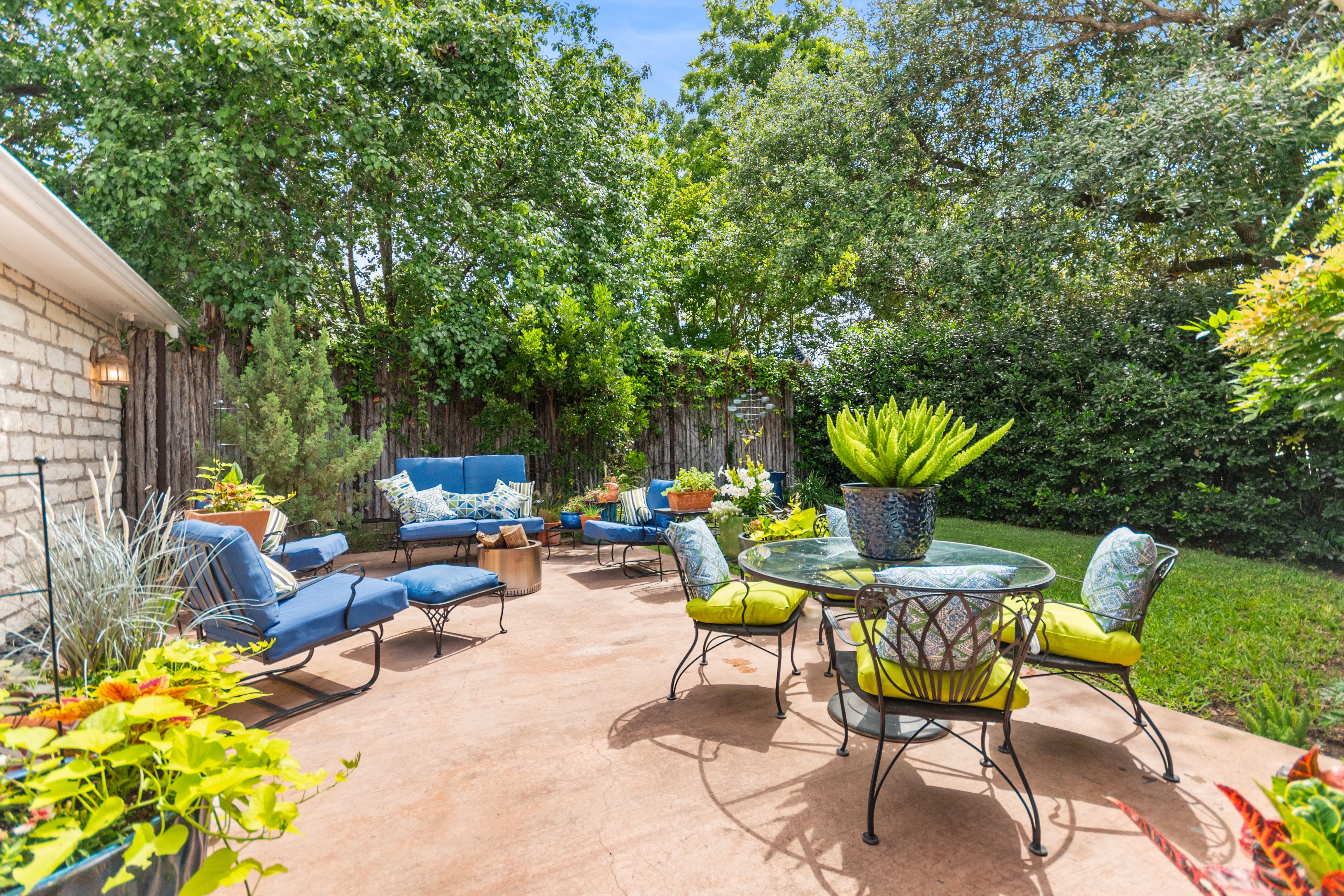  Privacy, Hill Country Charm and Income Potential - 物件實景