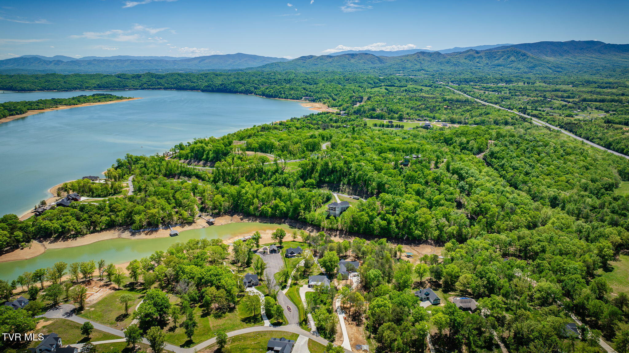 Dandridge, Tennessee, 37725, United States, 3 Bedrooms Bedrooms, ,4 BathroomsBathrooms,Residential,For Sale,2040308