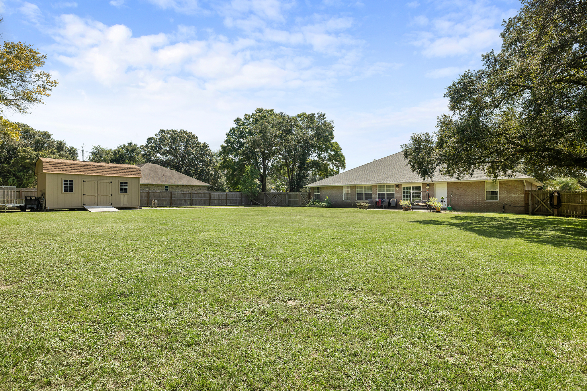  Move-In Ready Home on Nearly an Acre - 物件實景