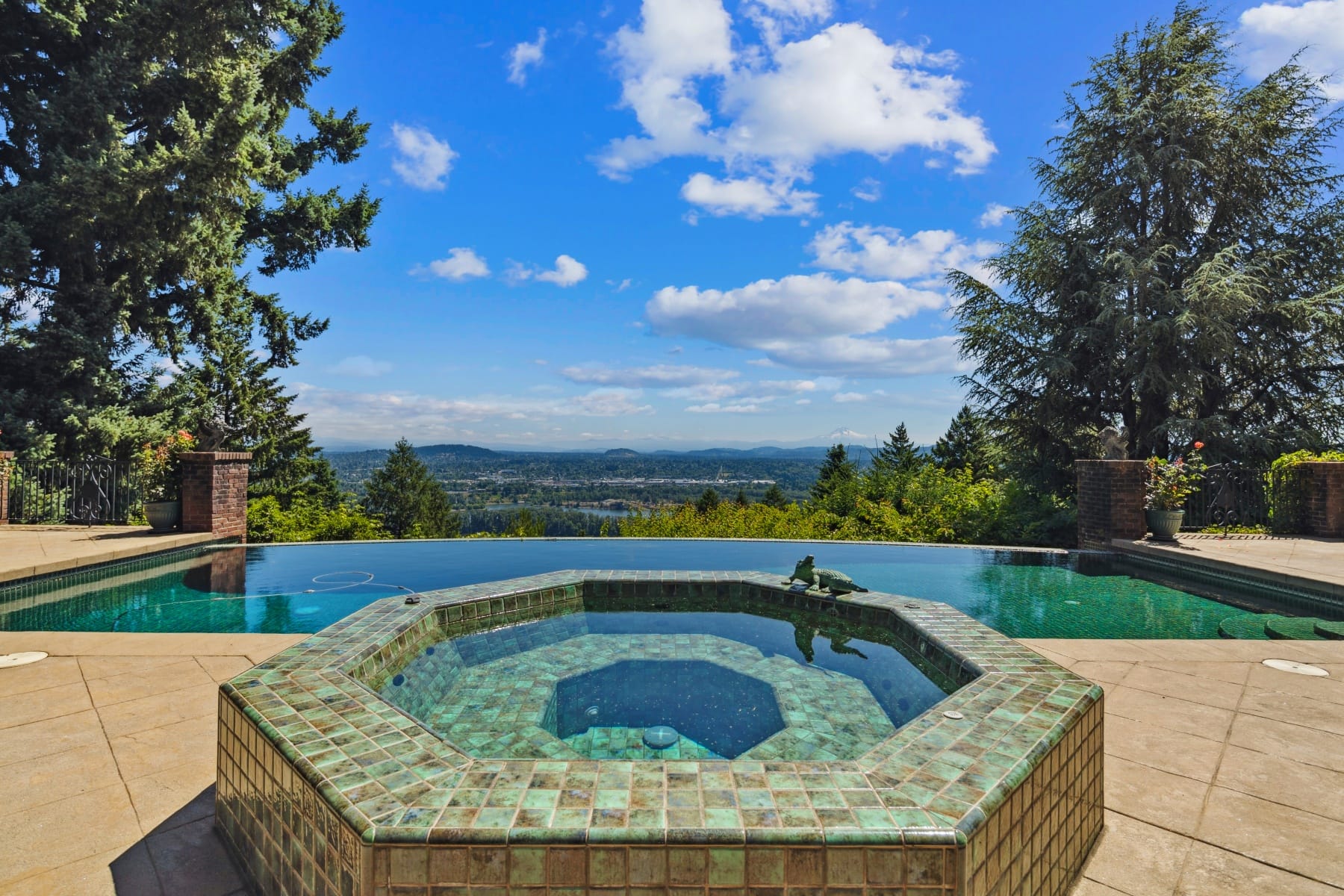  5570 SW MENEFEE DR Portland, OR 97239 - 物件實景