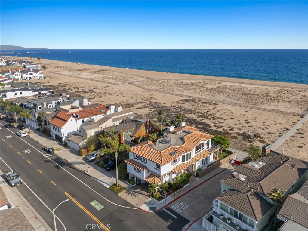 Newport Beach, California, 92661, United States, 4 Bedrooms Bedrooms, ,5 BathroomsBathrooms,Residential,For Sale,1875430