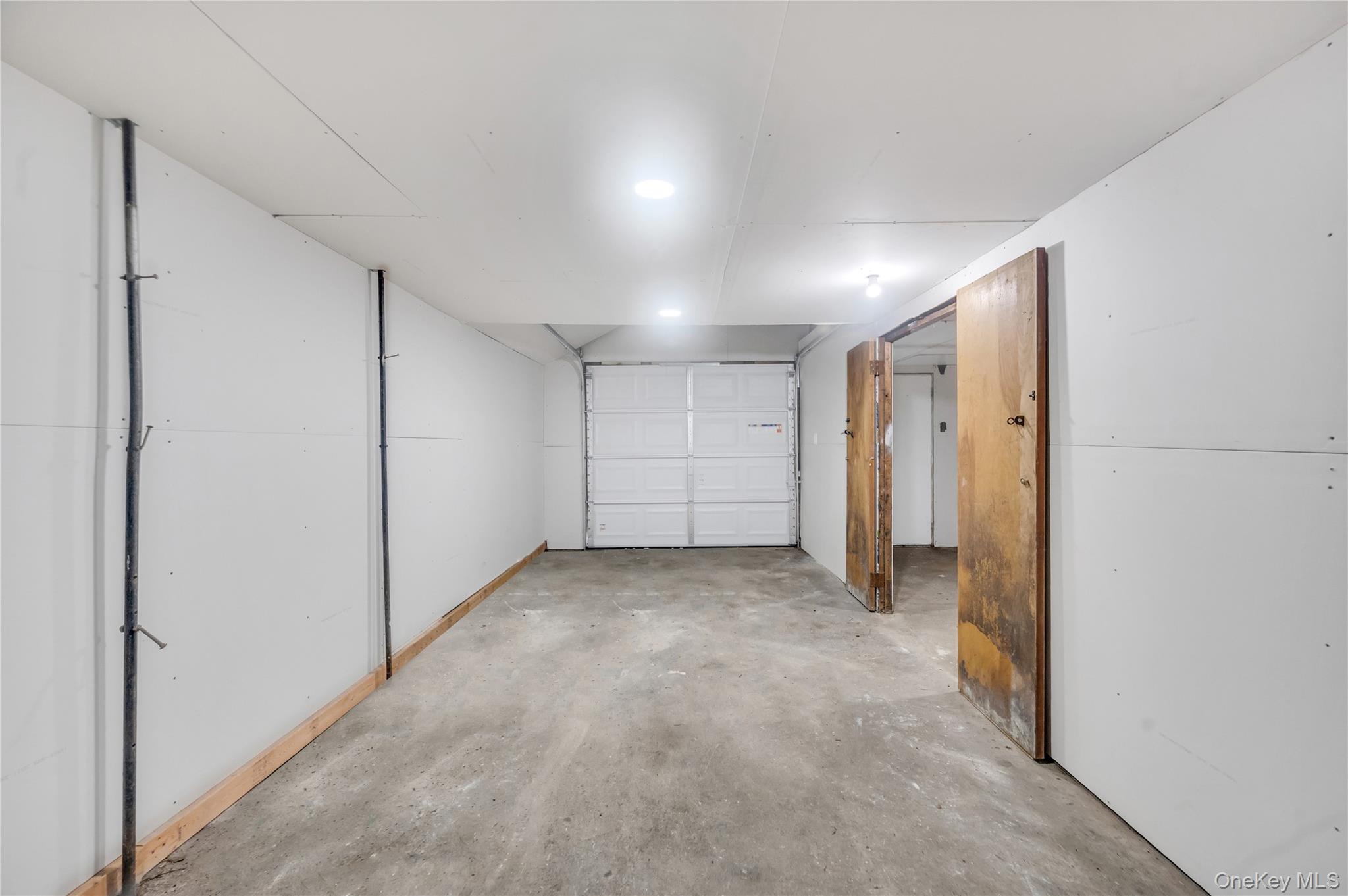 Shirley, New York, 11967, United States, 5 Bedrooms Bedrooms, ,2 BathroomsBathrooms,Residential,For Sale,1948254