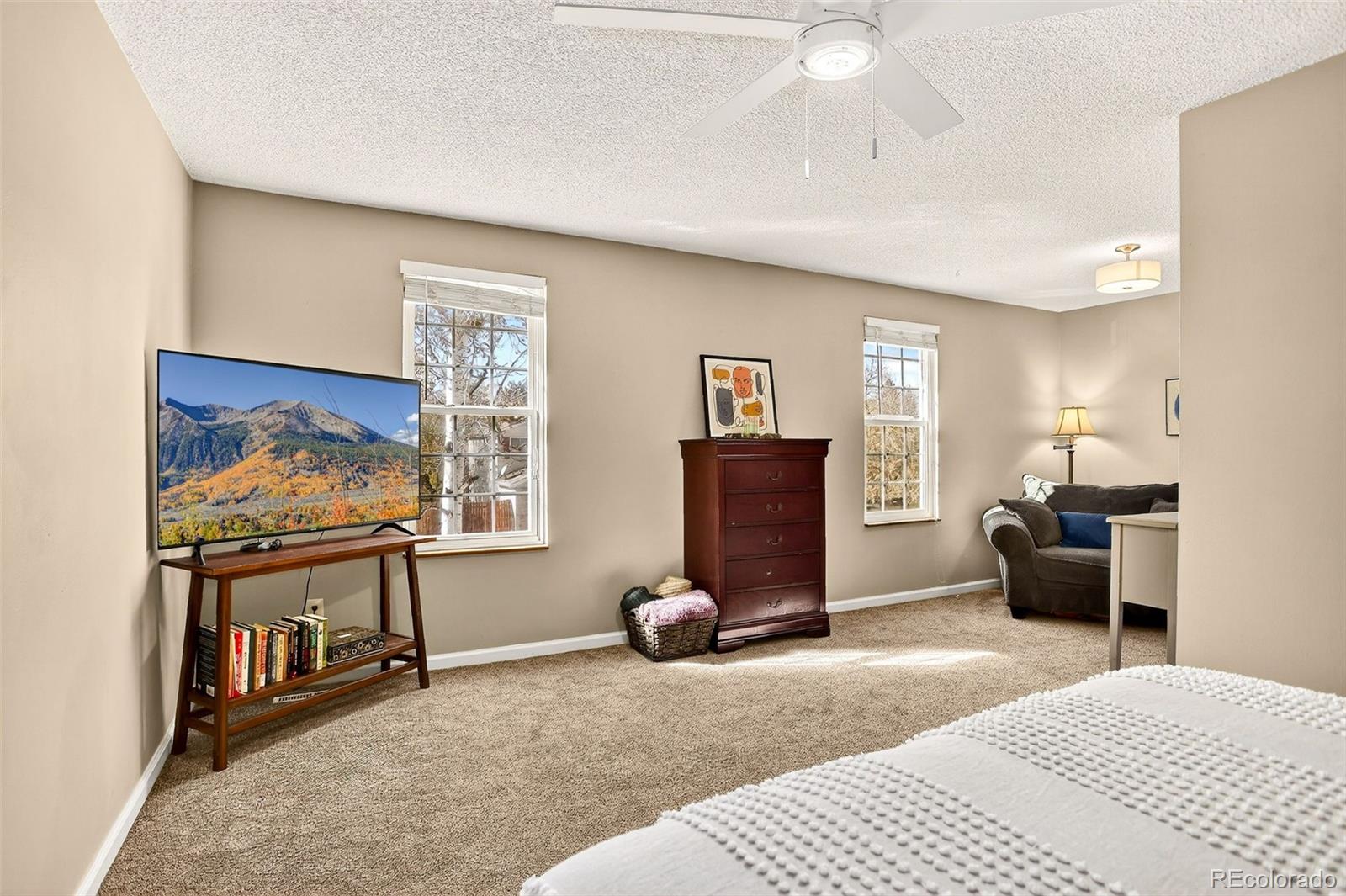 Centennial, Colorado, 80015, United States, 4 Bedrooms Bedrooms, ,2 BathroomsBathrooms,Residential,For Sale,1988993