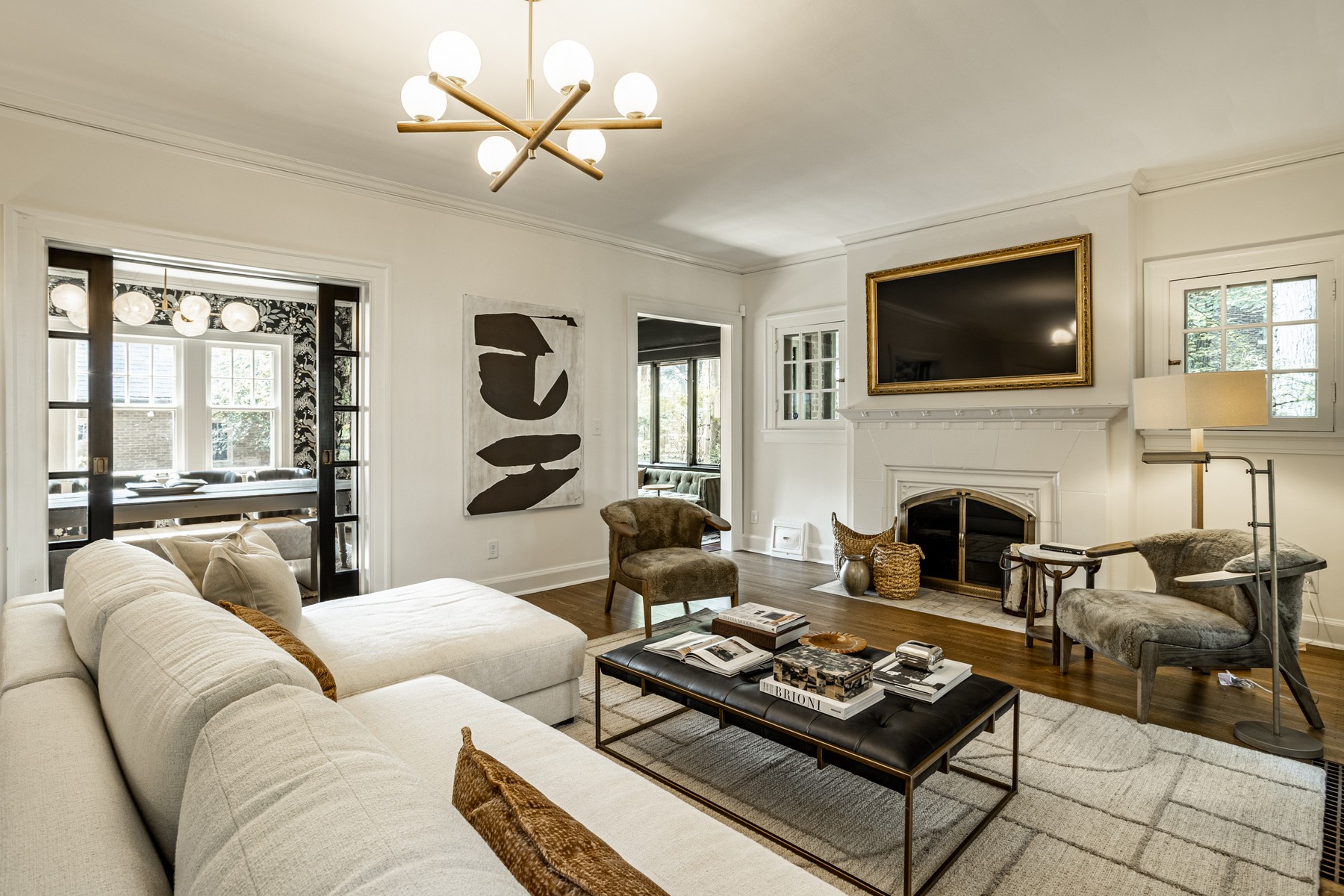 Gated English Tudor Home on One of the Most Desirable Blocks in Meridian Kessler - 物件實景