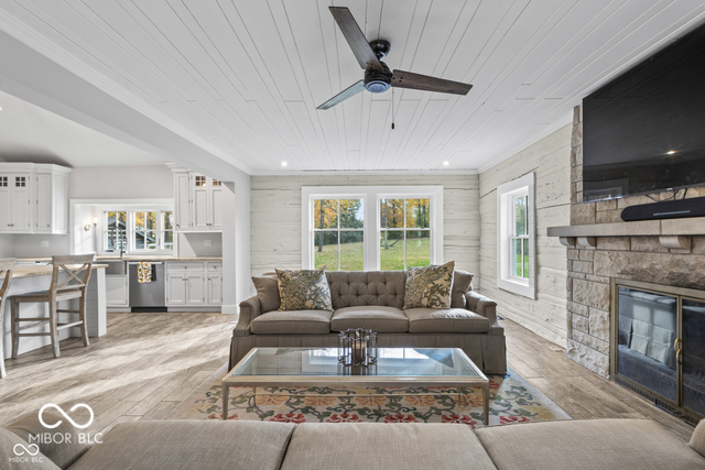Zionsville, Indiana, 46077, United States, 4 Bedrooms Bedrooms, ,3 BathroomsBathrooms,Residential,For Sale,1942327