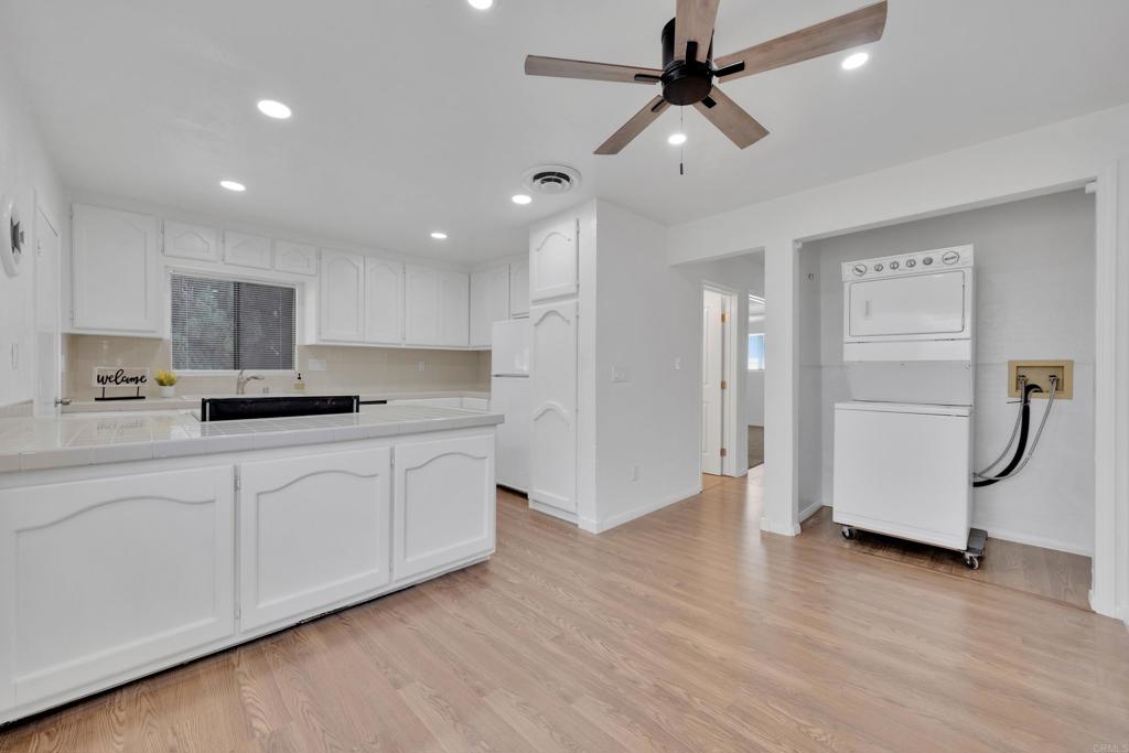 Spring Valley, California, 91977, United States, 6 Bedrooms Bedrooms, ,4 BathroomsBathrooms,Residential,For Sale,1996017