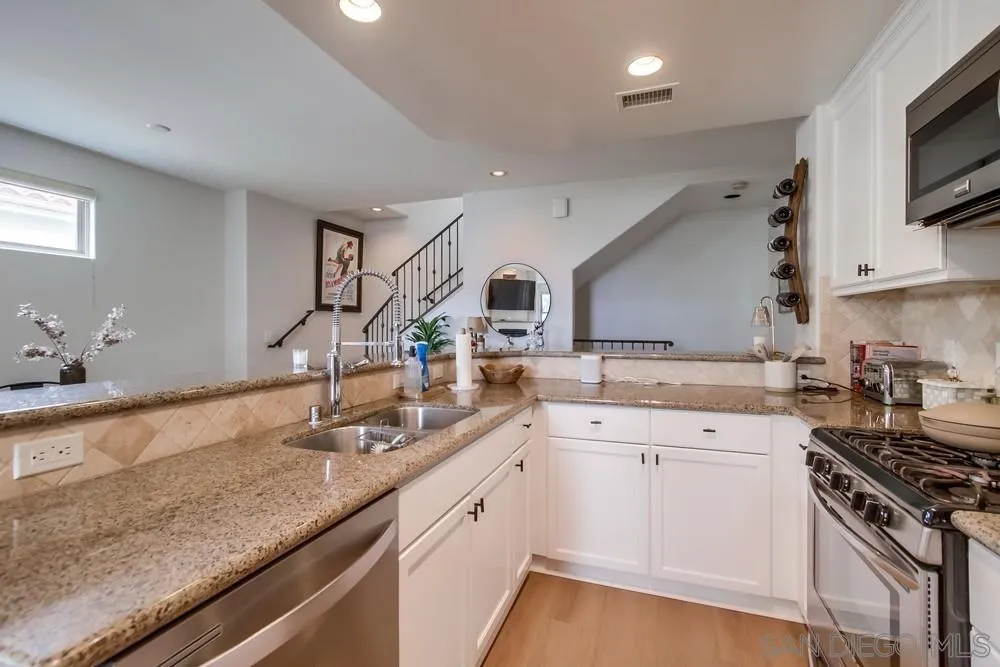 San Diego, California, 92109, United States, 2 Bedrooms Bedrooms, ,3 BathroomsBathrooms,Residential,For Sale,1901118