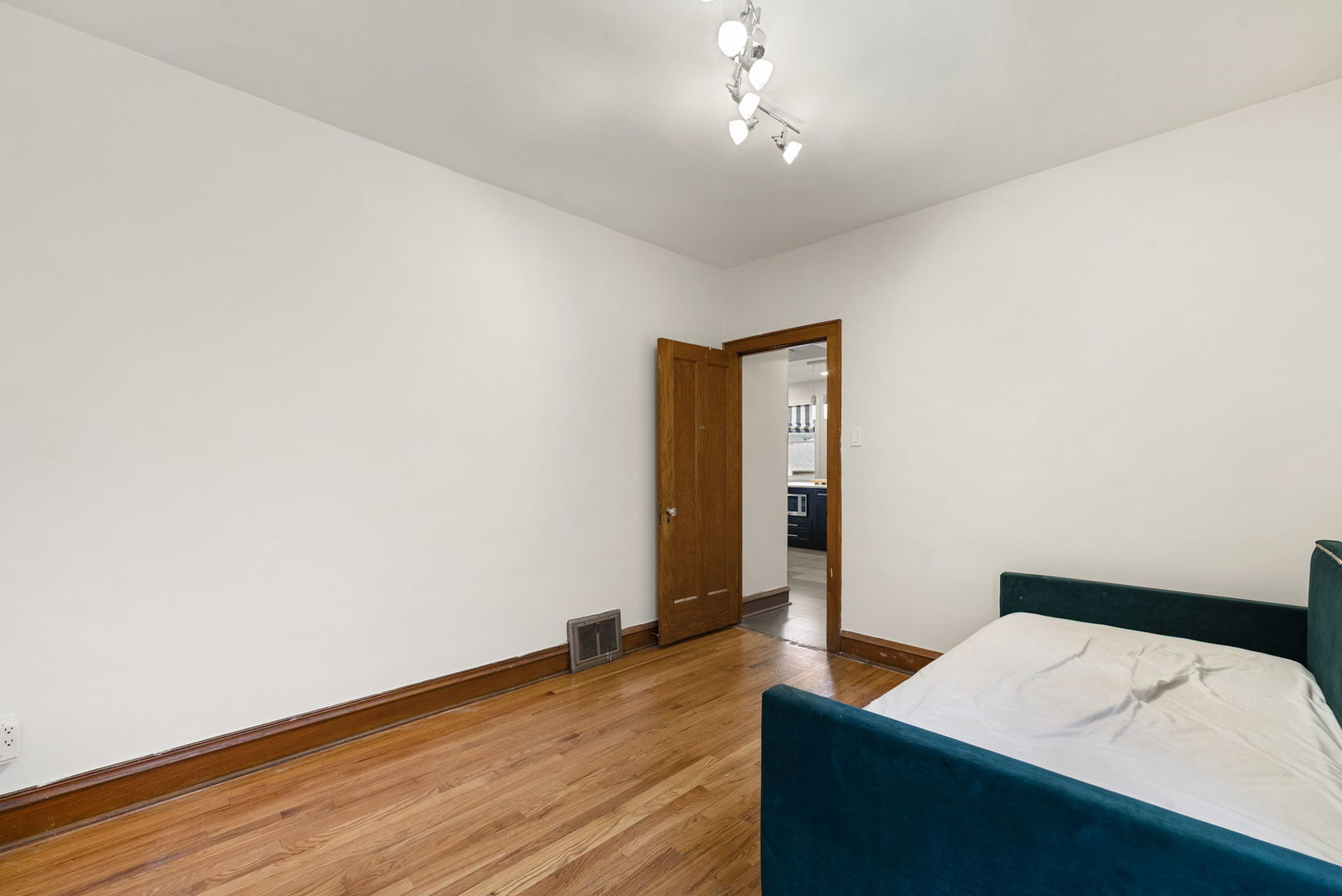 Chicago, Illinois, 60641, United States, 4 Bedrooms Bedrooms, ,3 BathroomsBathrooms,Residential,For Sale,1940244