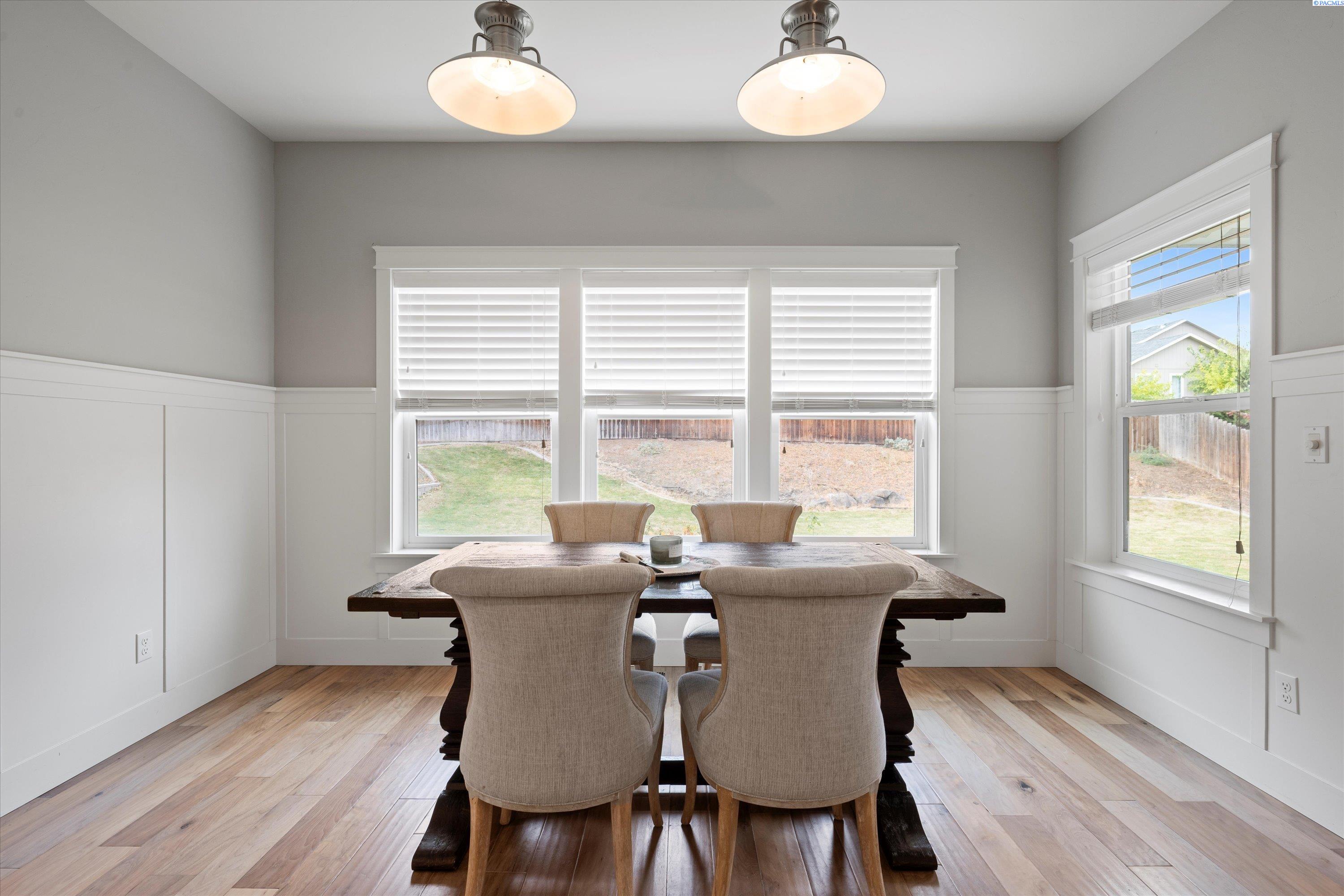 Richland, Washington, 99352, United States, 5 Bedrooms Bedrooms, ,3 BathroomsBathrooms,Residential,For Sale,1987518