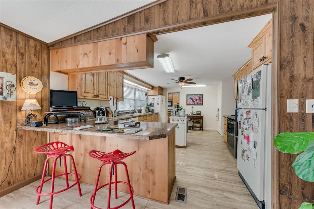 Maypearl, Texas, 76064, United States, 5 Bedrooms Bedrooms, ,3 BathroomsBathrooms,Residential,For Sale,1979588