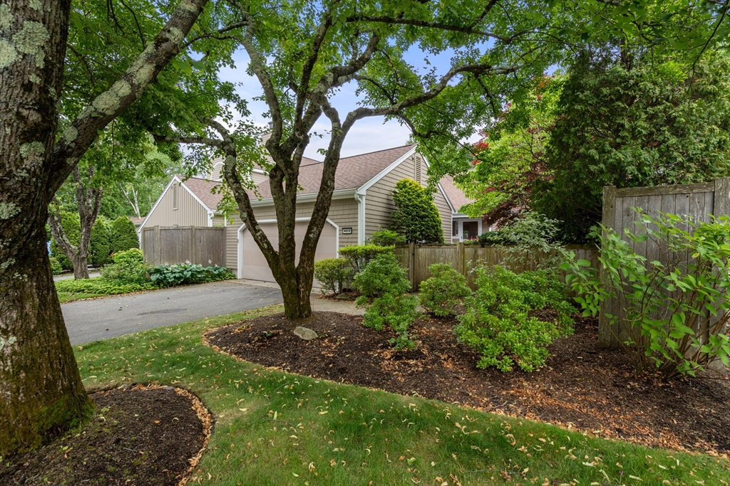 Newton, Massachusetts, 02459, United States, 2 Bedrooms Bedrooms, ,3 BathroomsBathrooms,Residential,For Sale,1885759