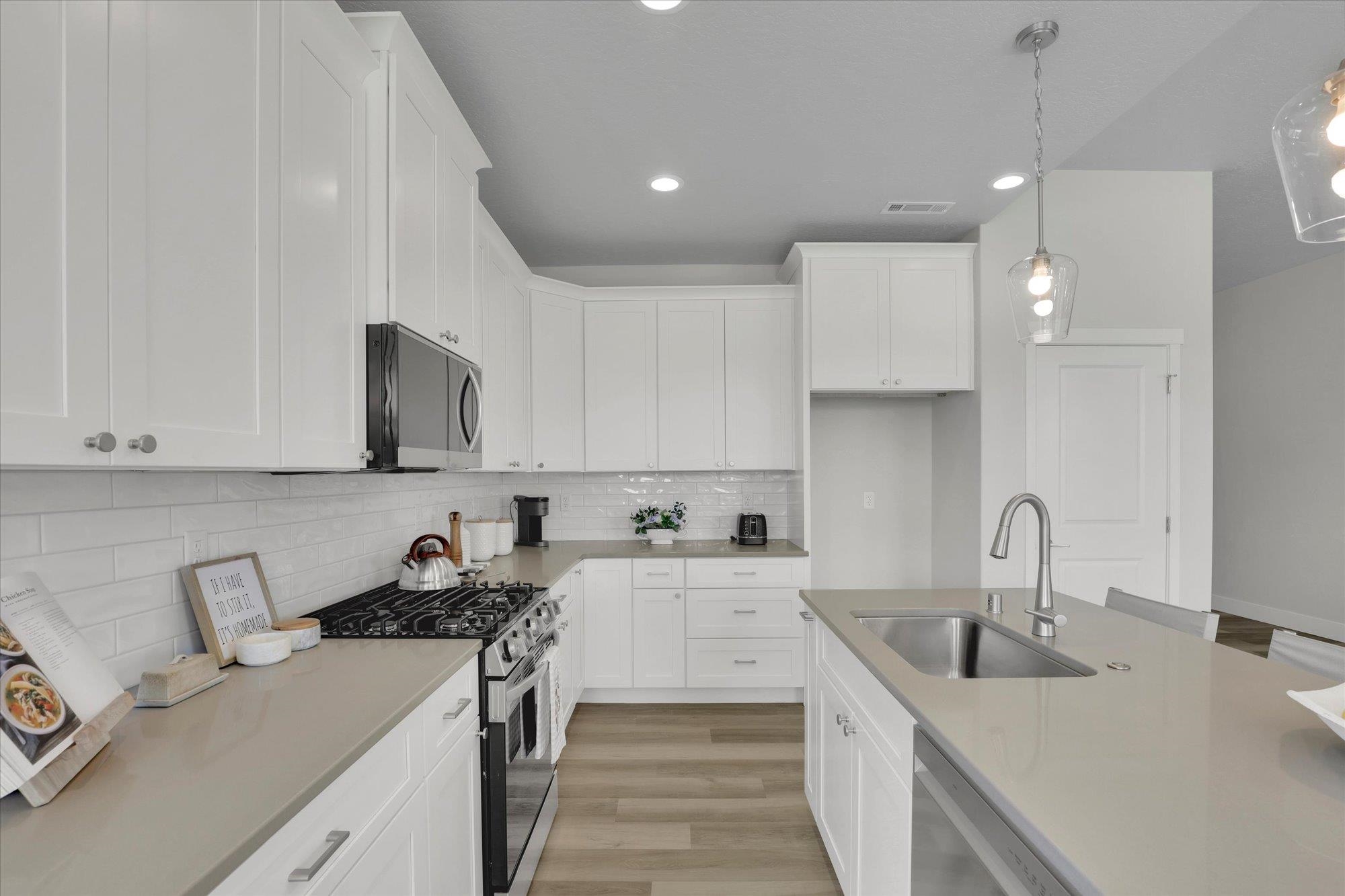 Deer Park, Washington, 99006, United States, 3 Bedrooms Bedrooms, ,2 BathroomsBathrooms,Residential,For Sale,1996180