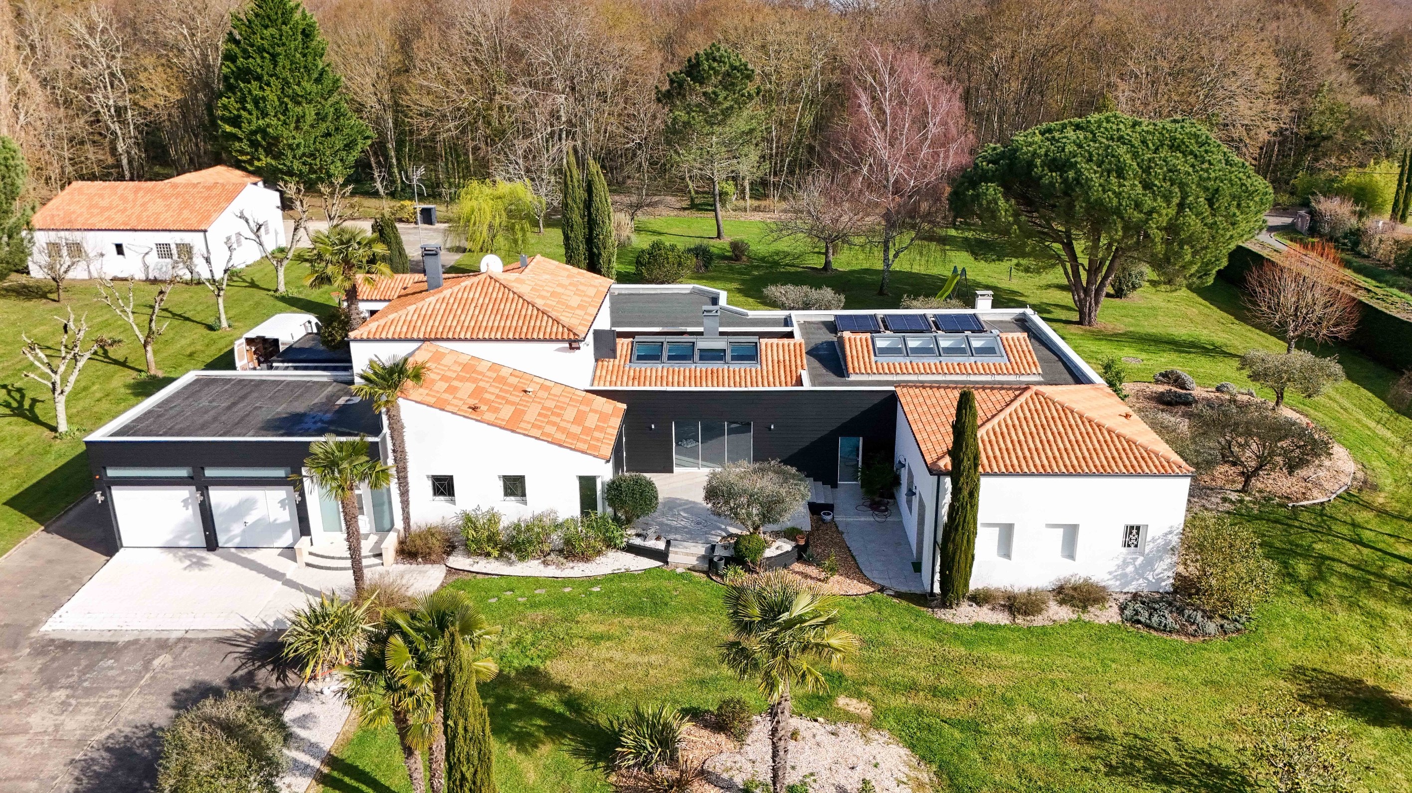  Exceptional architect-designed 533 sqm villa, with nothing but the tranquility … - 物件實景