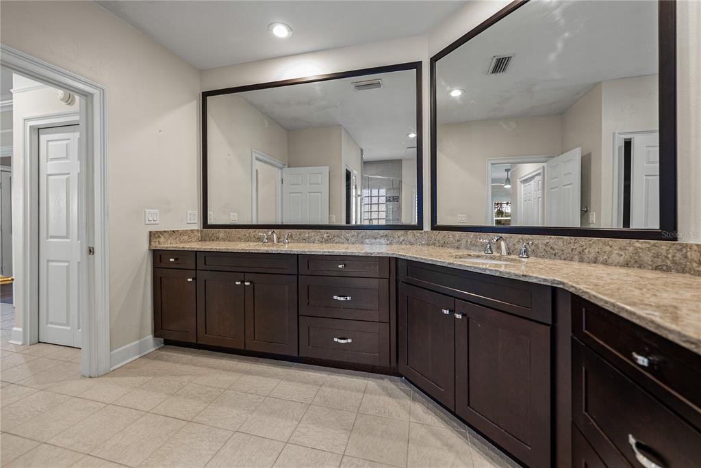 Seffner, Florida, 33584, United States, 5 Bedrooms Bedrooms, ,4 BathroomsBathrooms,Residential,For Sale,1991744