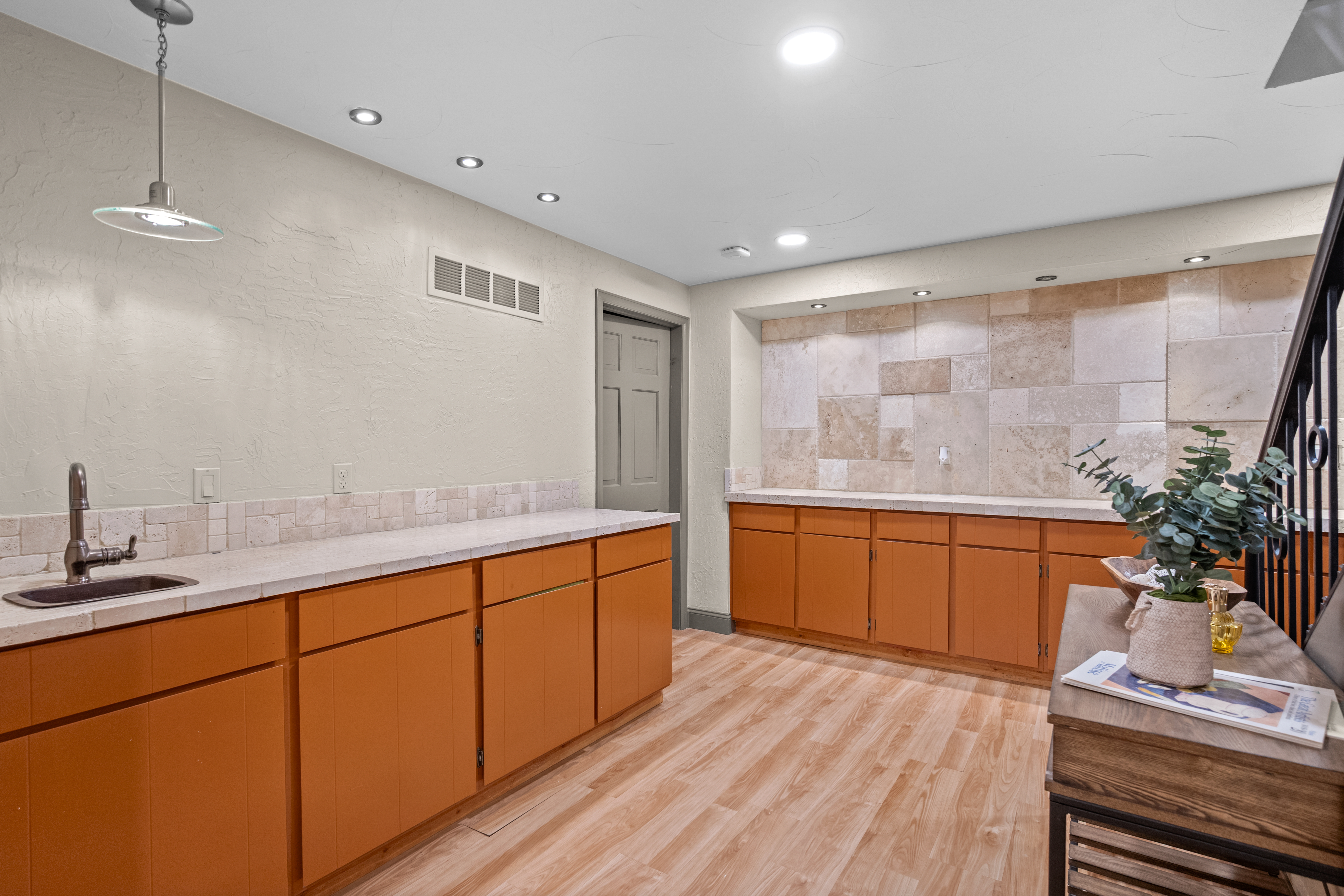  Meticulously Renovated Home in Hiwan with Sophisticated Take on Mountain Living - 物件實景