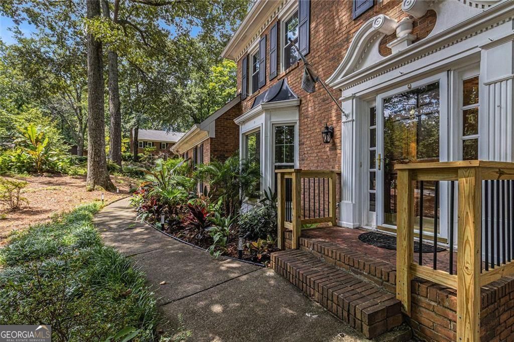 Roswell, Georgia, 30075, United States, 6 Bedrooms Bedrooms, ,4 BathroomsBathrooms,Residential,For Sale,1910371