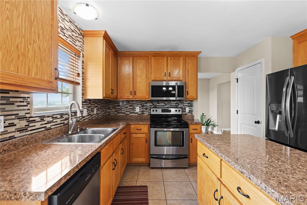 Arnold, Missouri, 63010, United States, 5 Bedrooms Bedrooms, ,4 BathroomsBathrooms,Residential,For Sale,1876130