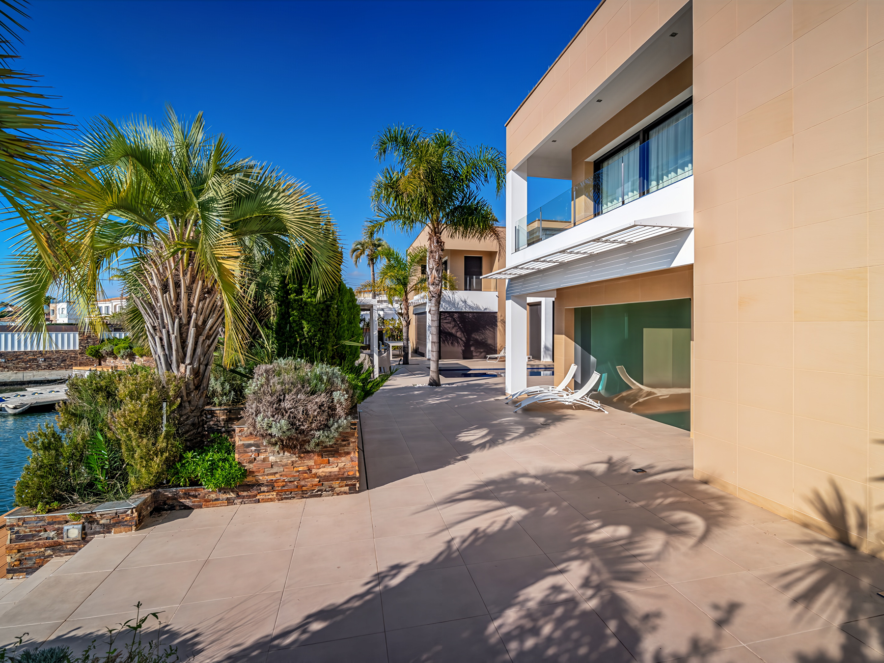  where  luxury and nautical living meet - 物件實景