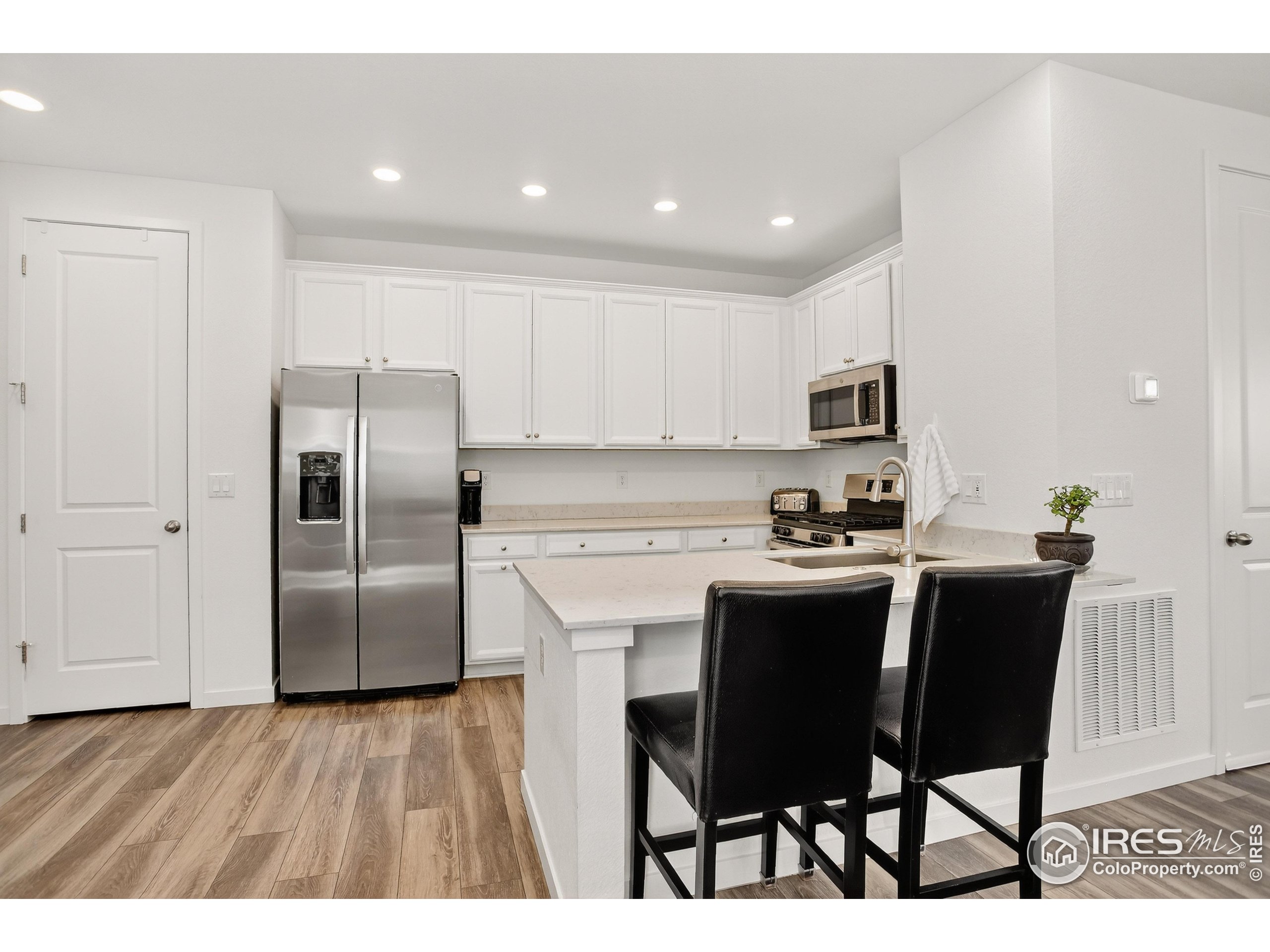 Erie, Colorado, 80516, United States, 3 Bedrooms Bedrooms, ,2 BathroomsBathrooms,Residential,For Sale,1912360
