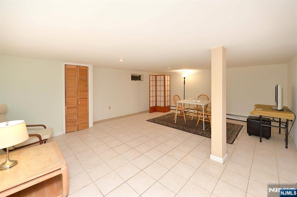 Oakland, New Jersey, 07436, United States, 3 Bedrooms Bedrooms, ,3 BathroomsBathrooms,Residential,For Sale,1934368