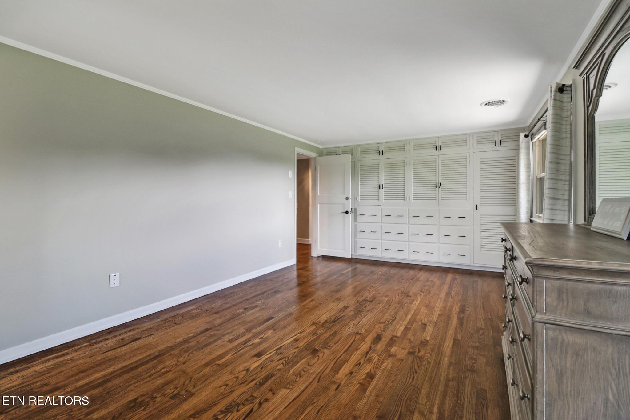 Crossville, Tennessee, 38571, United States, 5 Bedrooms Bedrooms, ,3 BathroomsBathrooms,Residential,For Sale,1986080