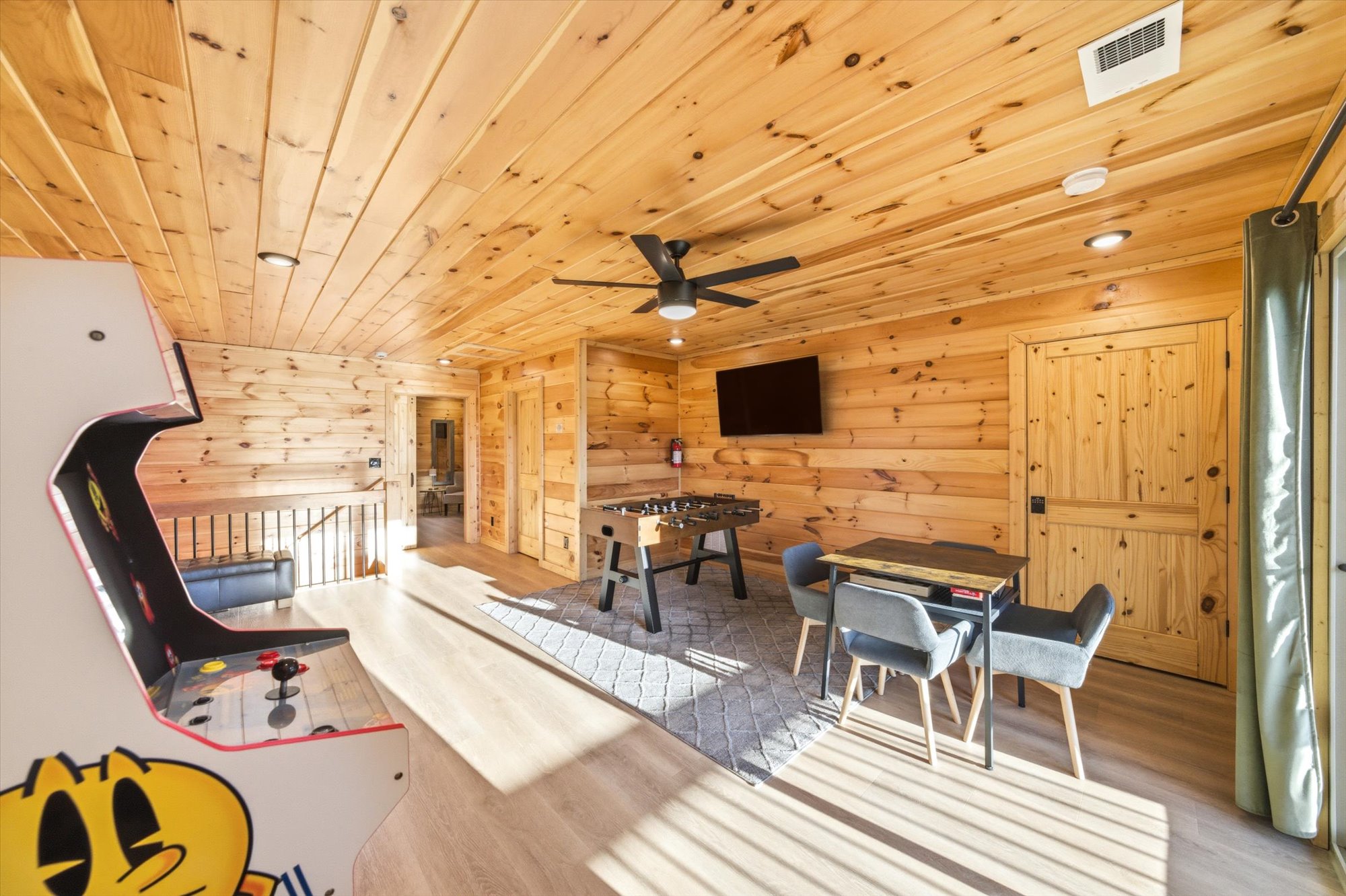 Sevierville, Tennessee, 37862, United States, 2 Bedrooms Bedrooms, ,2 BathroomsBathrooms,Residential,For Sale,1992770