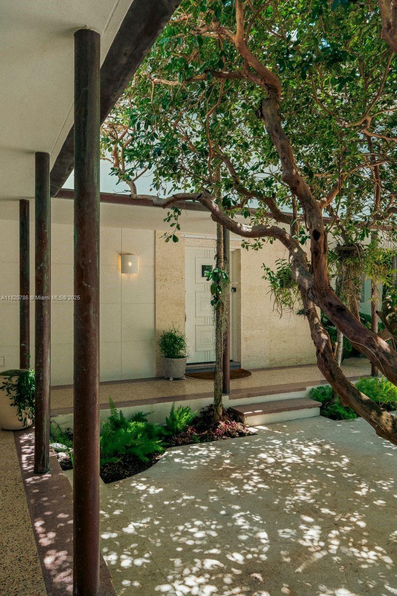 Miami Beach, Florida, 33140, United States, 3 Bedrooms Bedrooms, ,4 BathroomsBathrooms,Residential,For Sale,1858063
