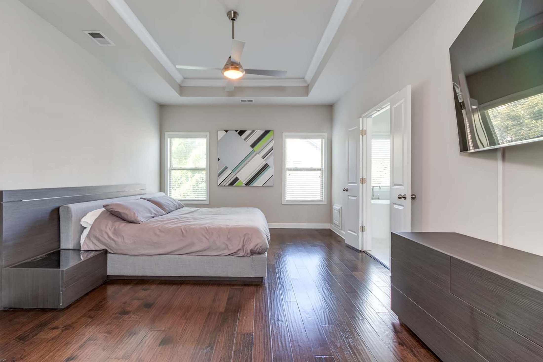  Four-Bedroom Brick Corner Lot in Jamestown - 物件實景