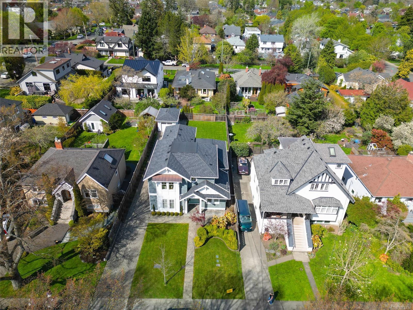 OAK BAY, British Columbia, V8S 2W2, CA, 3 Bedrooms Bedrooms, ,3 BathroomsBathrooms,Residential,For Sale,1949531
