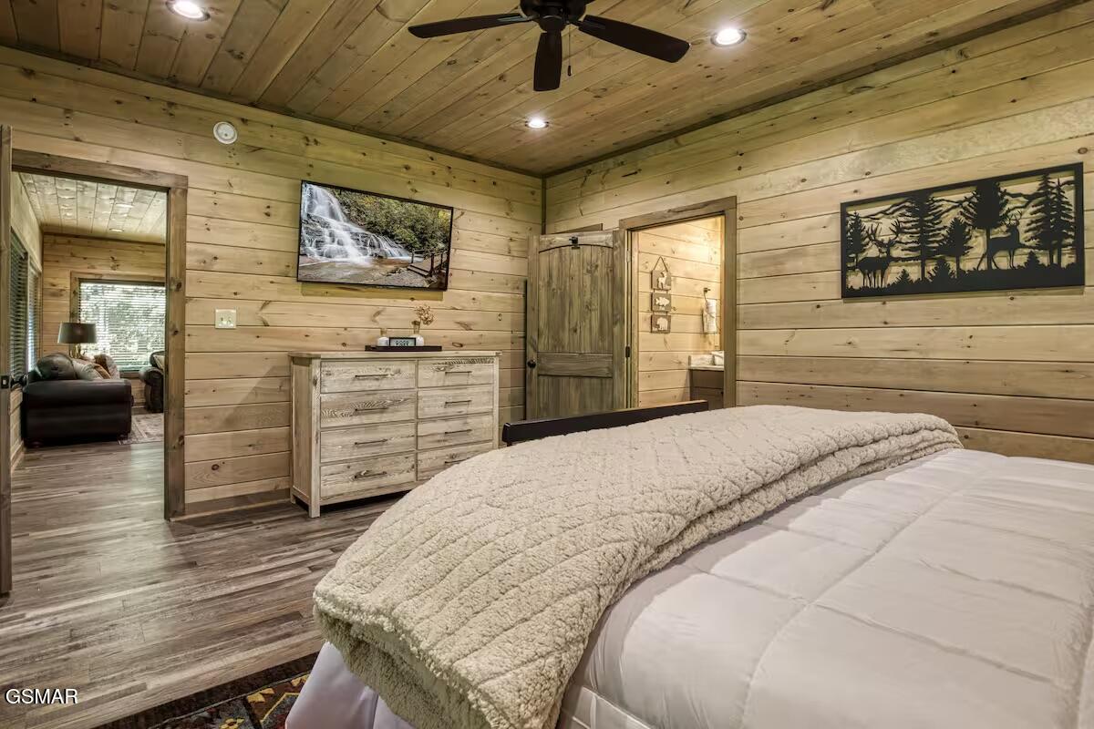 Sevierville, Tennessee, 37862, United States, 5 Bedrooms Bedrooms, ,5 BathroomsBathrooms,Residential,For Sale,2008857