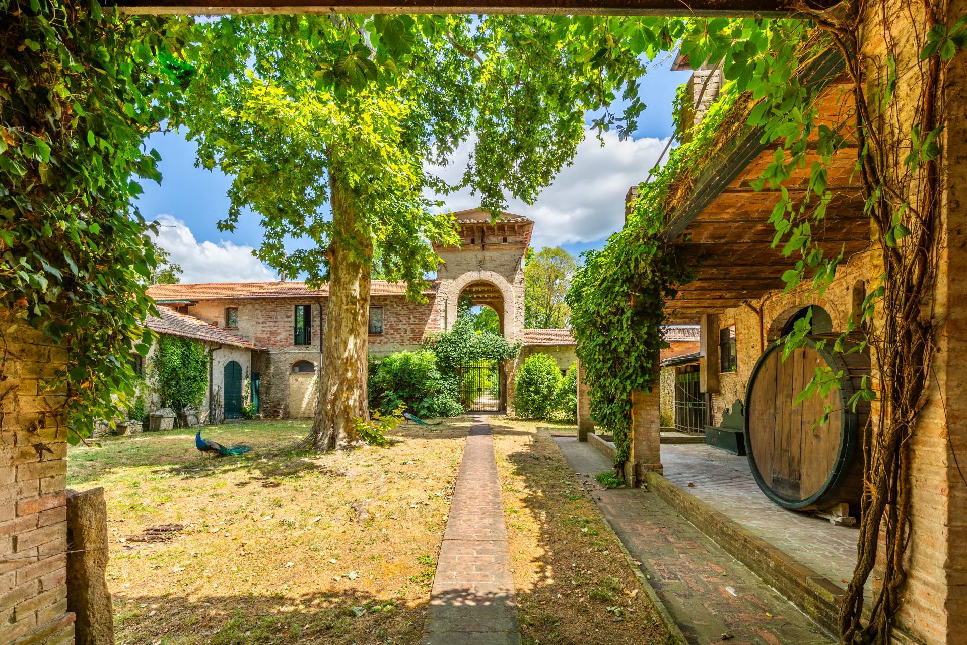 Perugia, Perugia, 06100, IT, 18 Bedrooms Bedrooms, ,5 BathroomsBathrooms,Residential,For Sale,1907420