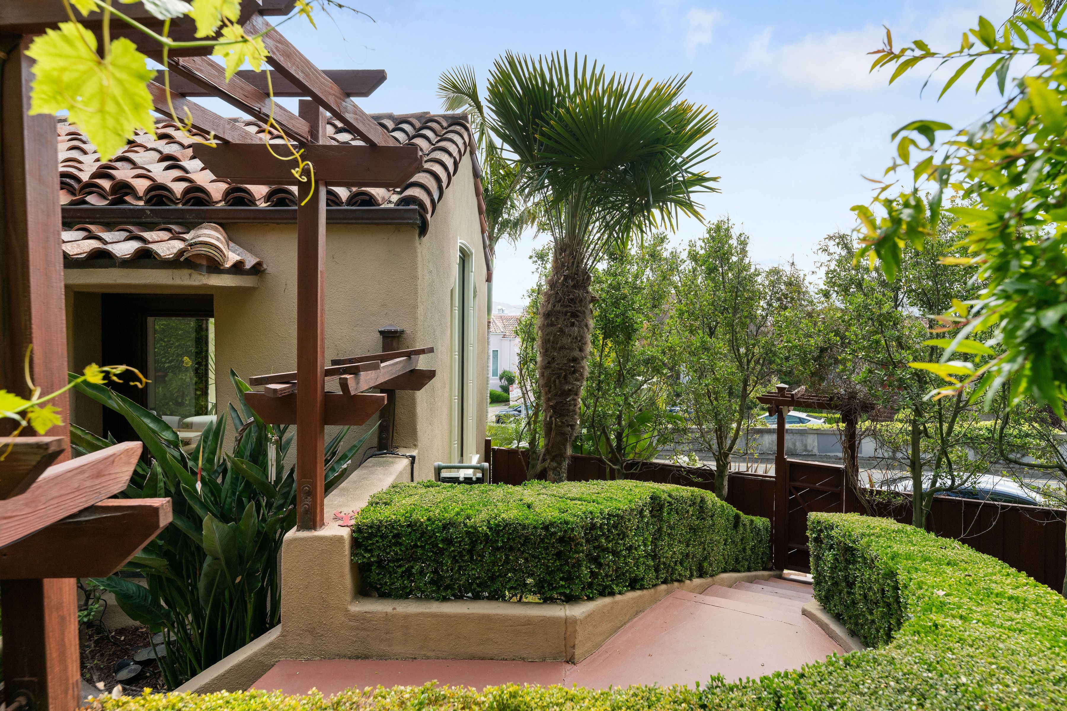  SPANISH REVIVAL ESTATE - 物件實景