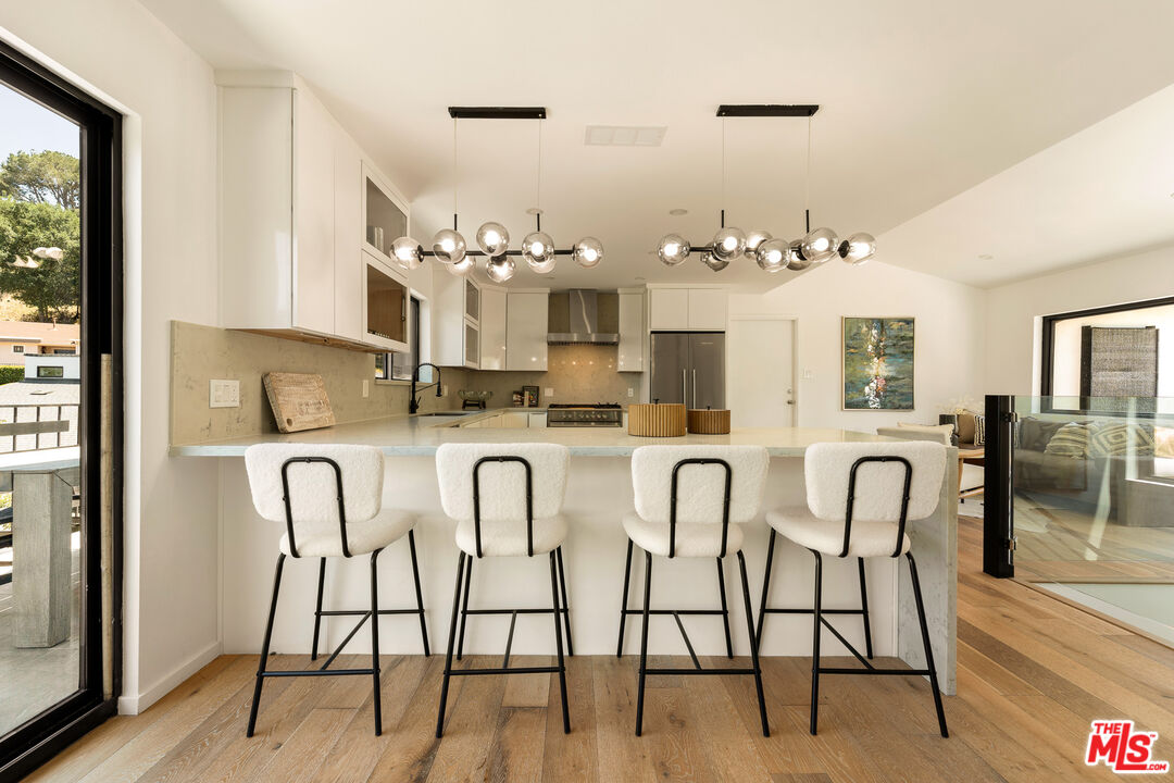 Studio City, California, 91604, United States, 5 Bedrooms Bedrooms, ,5 BathroomsBathrooms,Residential,For Sale,1827370