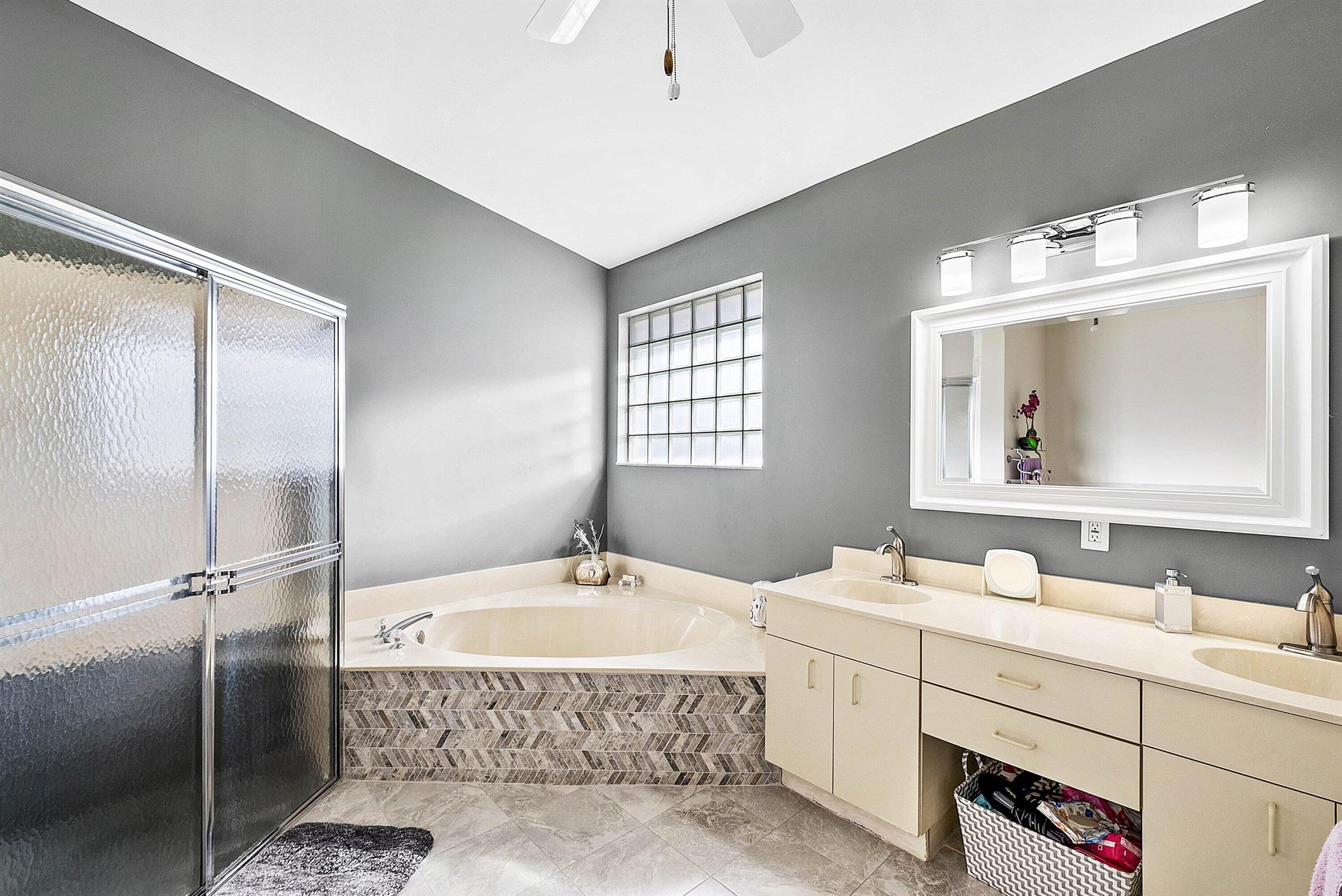 Boynton Beach, Florida, 33437, United States, 3 Bedrooms Bedrooms, ,2 BathroomsBathrooms,Residential,For Sale,1996648