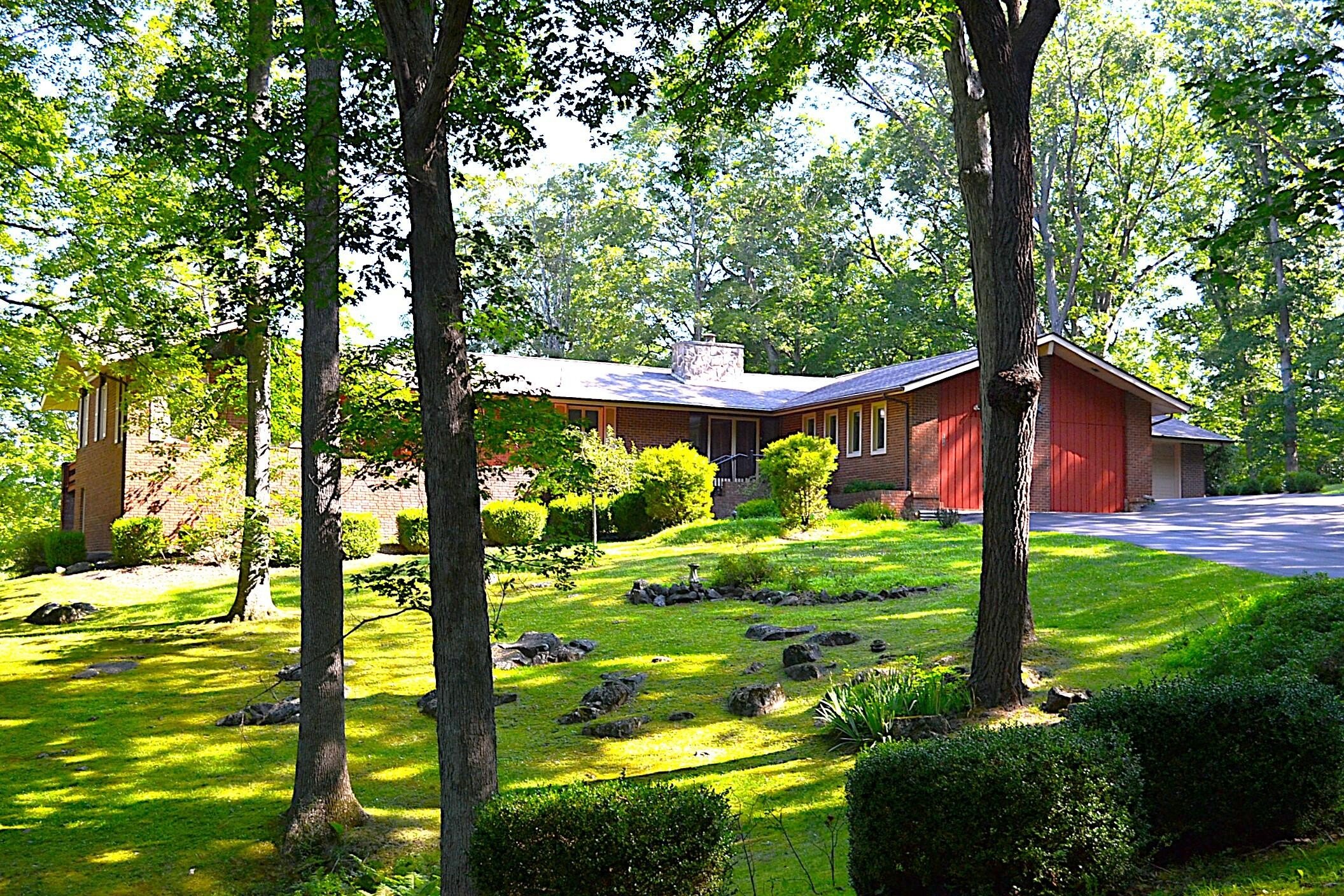 Lewisburg, West Virginia, 24901, United States, 6 Bedrooms Bedrooms, ,3 BathroomsBathrooms,Residential,For Sale,1940620