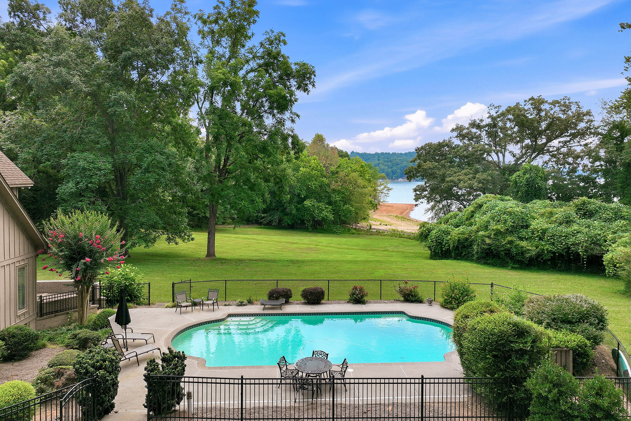  Lakefront Estate with Private Dock, Guest Home and Pool - 物件實景