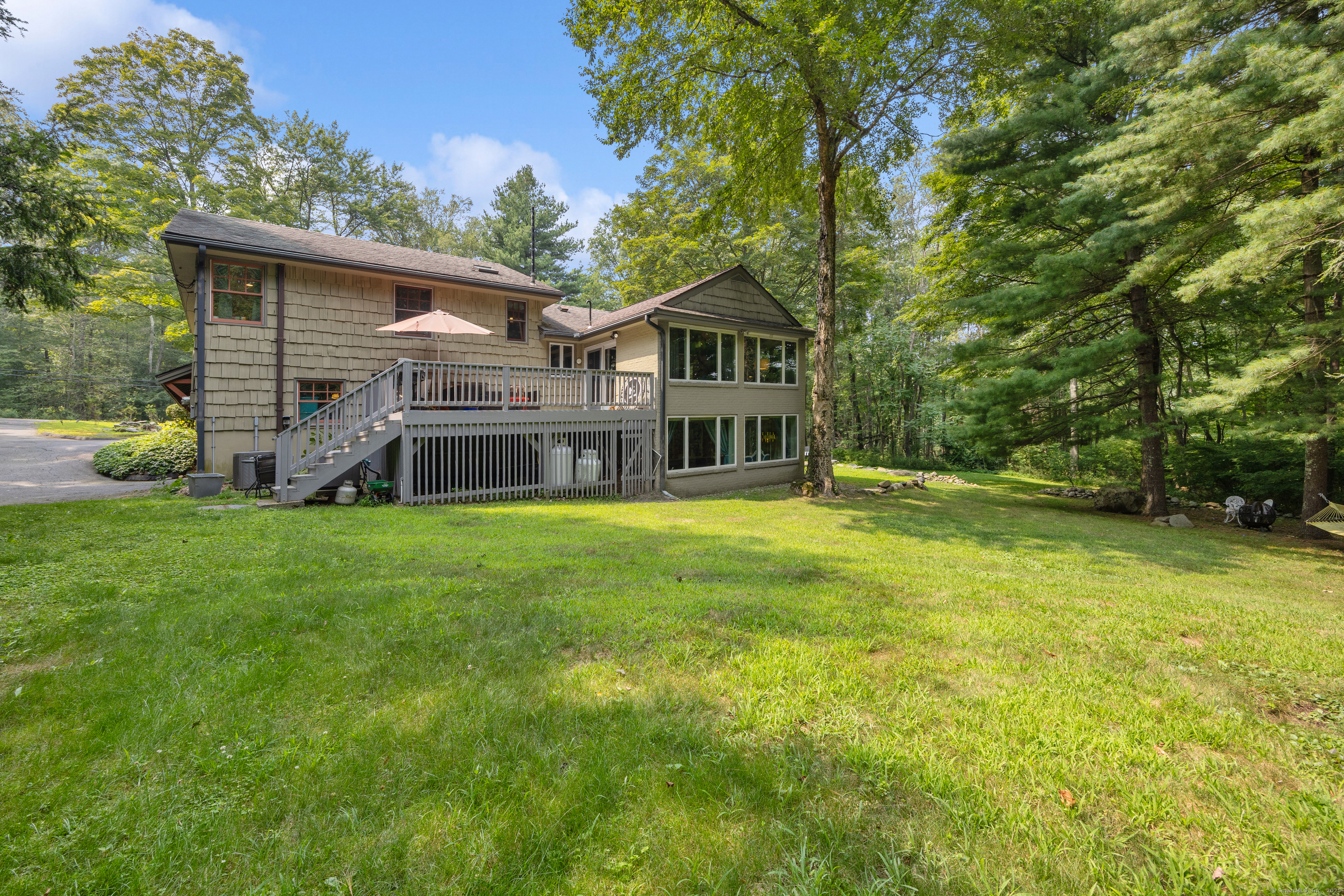 Woodbridge, Connecticut, 06525, United States, 3 Bedrooms Bedrooms, ,4 BathroomsBathrooms,Residential,For Sale,1912137