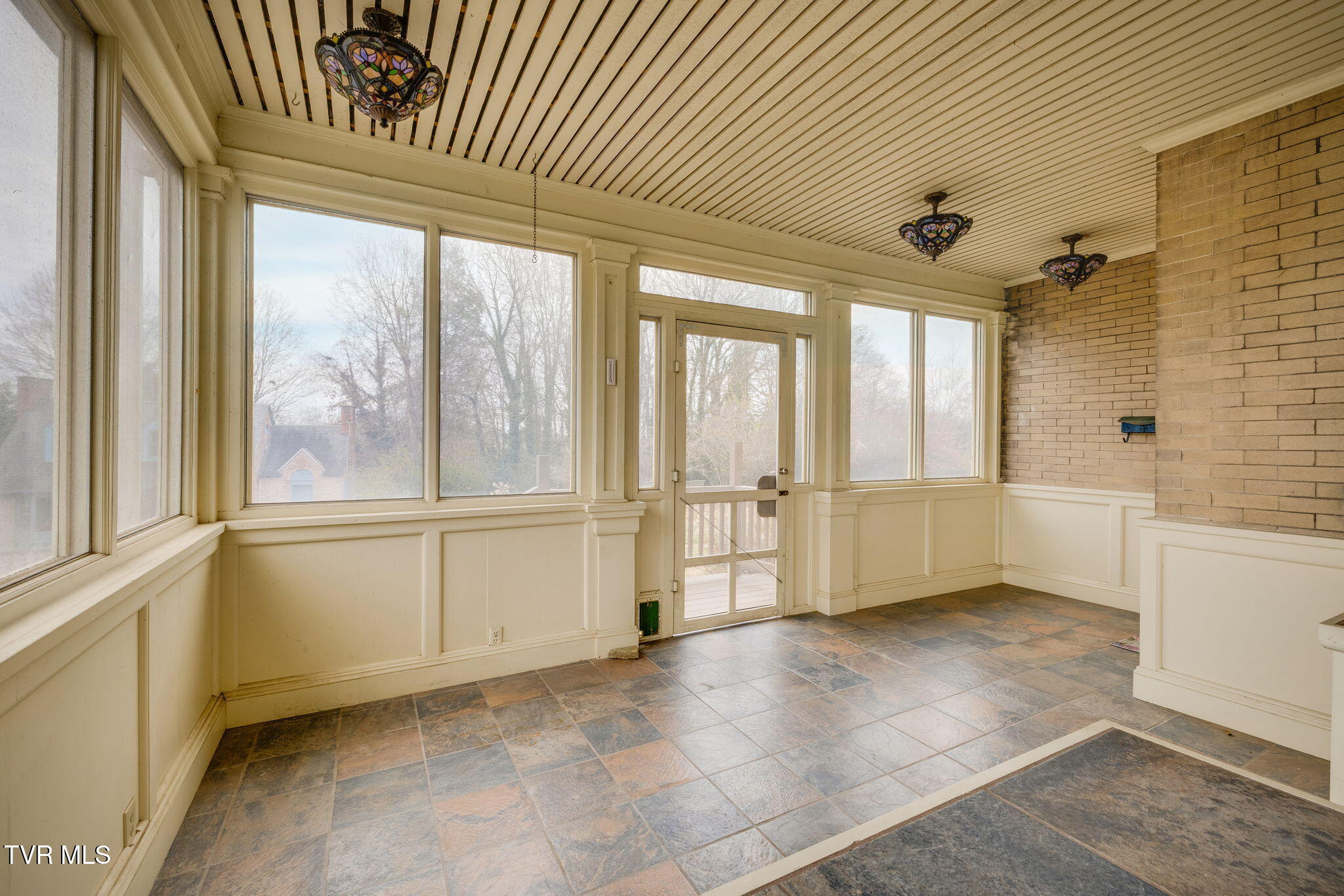 Bristol, Tennessee, 37620, United States, 4 Bedrooms Bedrooms, ,5 BathroomsBathrooms,Residential,For Sale,2005262