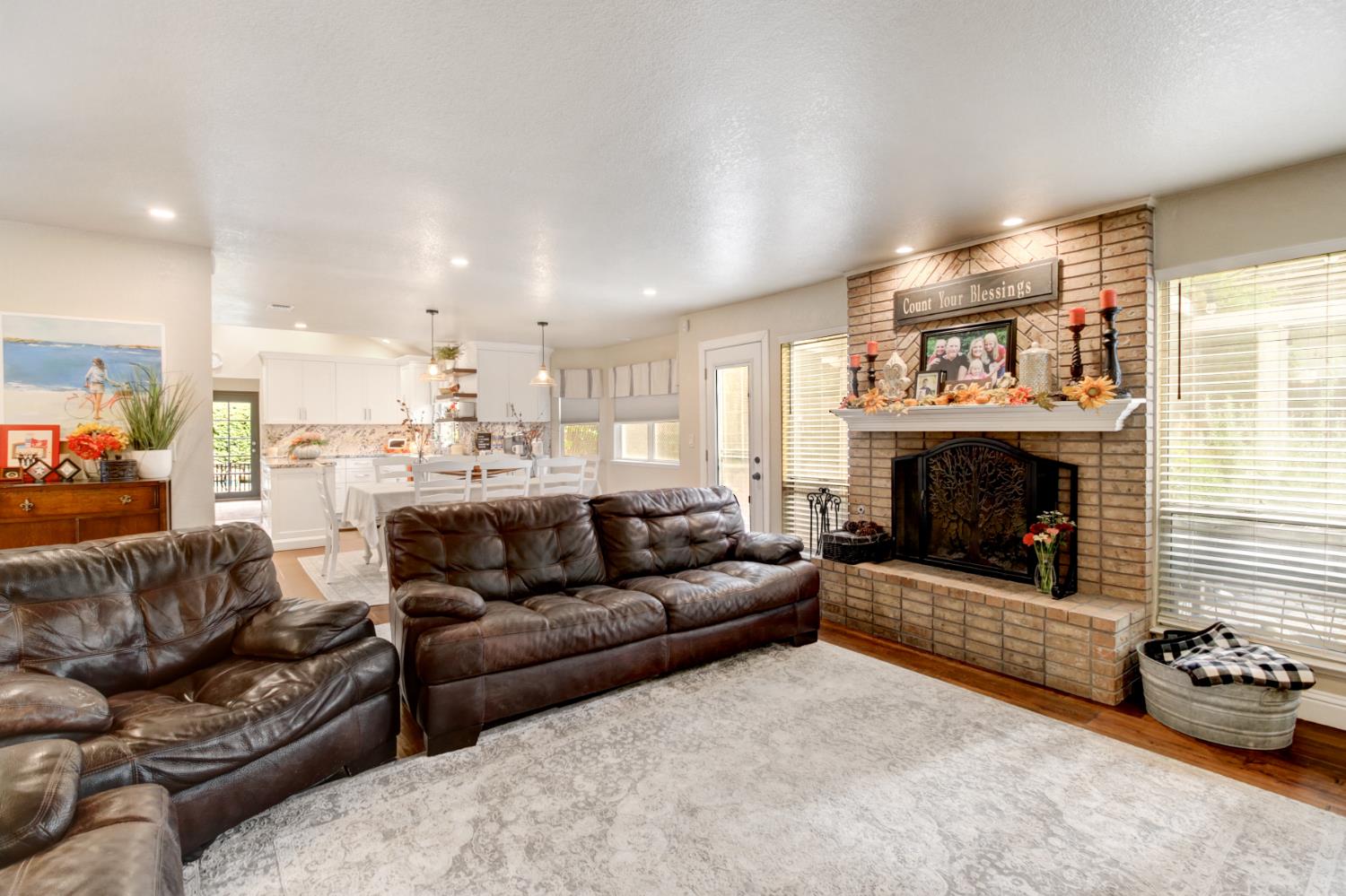 Elk Grove, California, 95624, United States, 4 Bedrooms Bedrooms, ,4 BathroomsBathrooms,Residential,For Sale,1987629