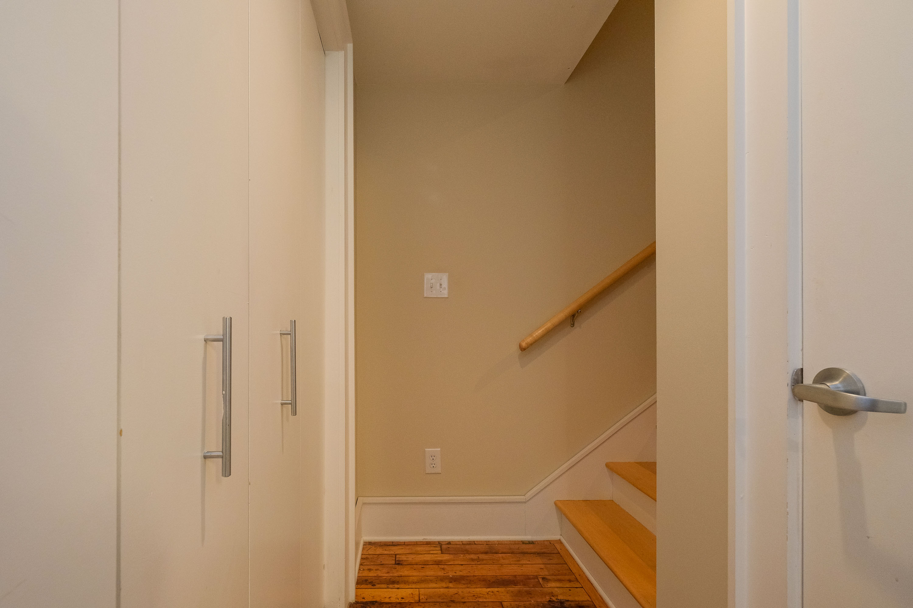 MILL CONDO WITH PRIVATE EXTERIOR ENTRANCE - 物件實景
