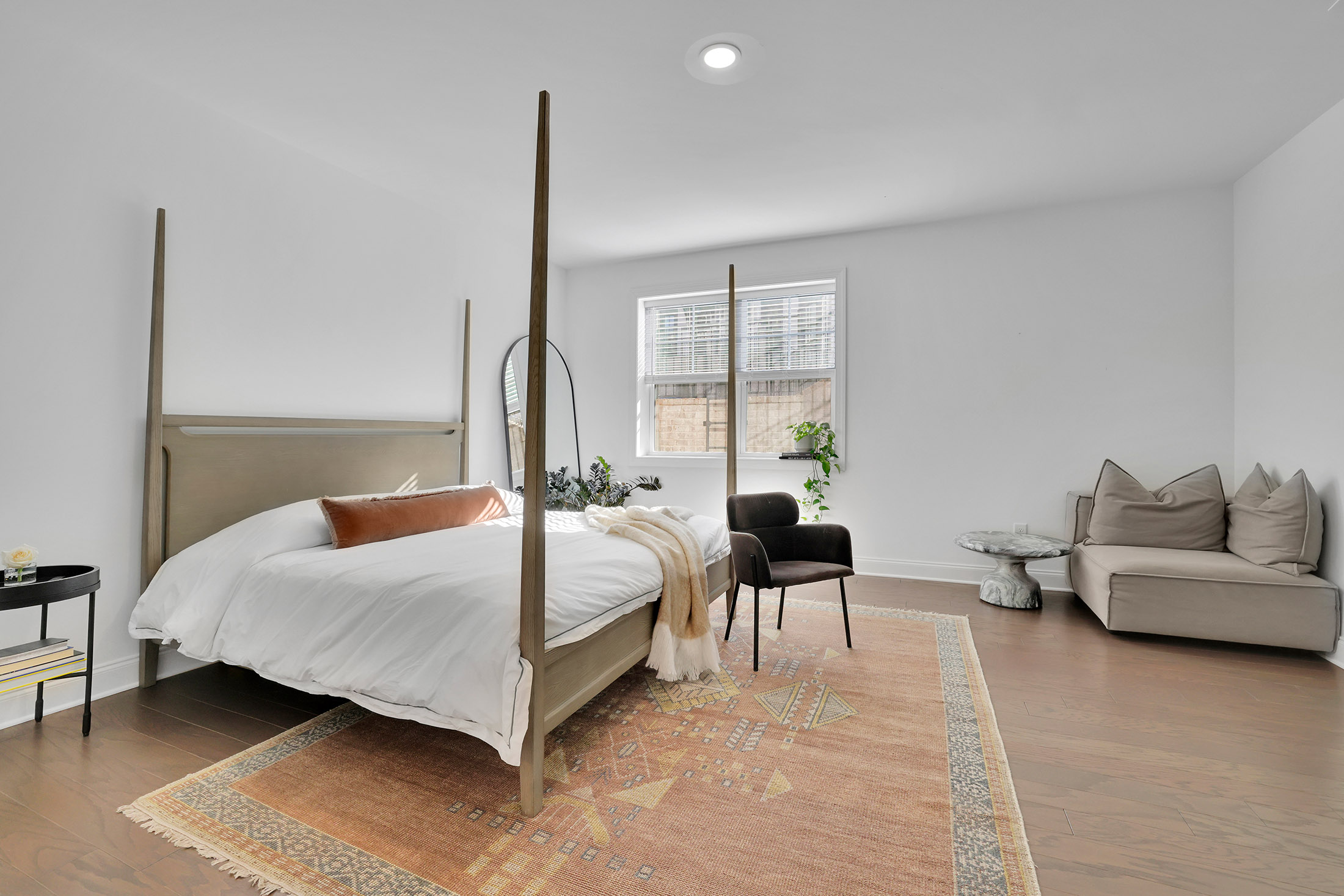  Thoughtfully Designed Townhome in Gated Enclave - 物件實景